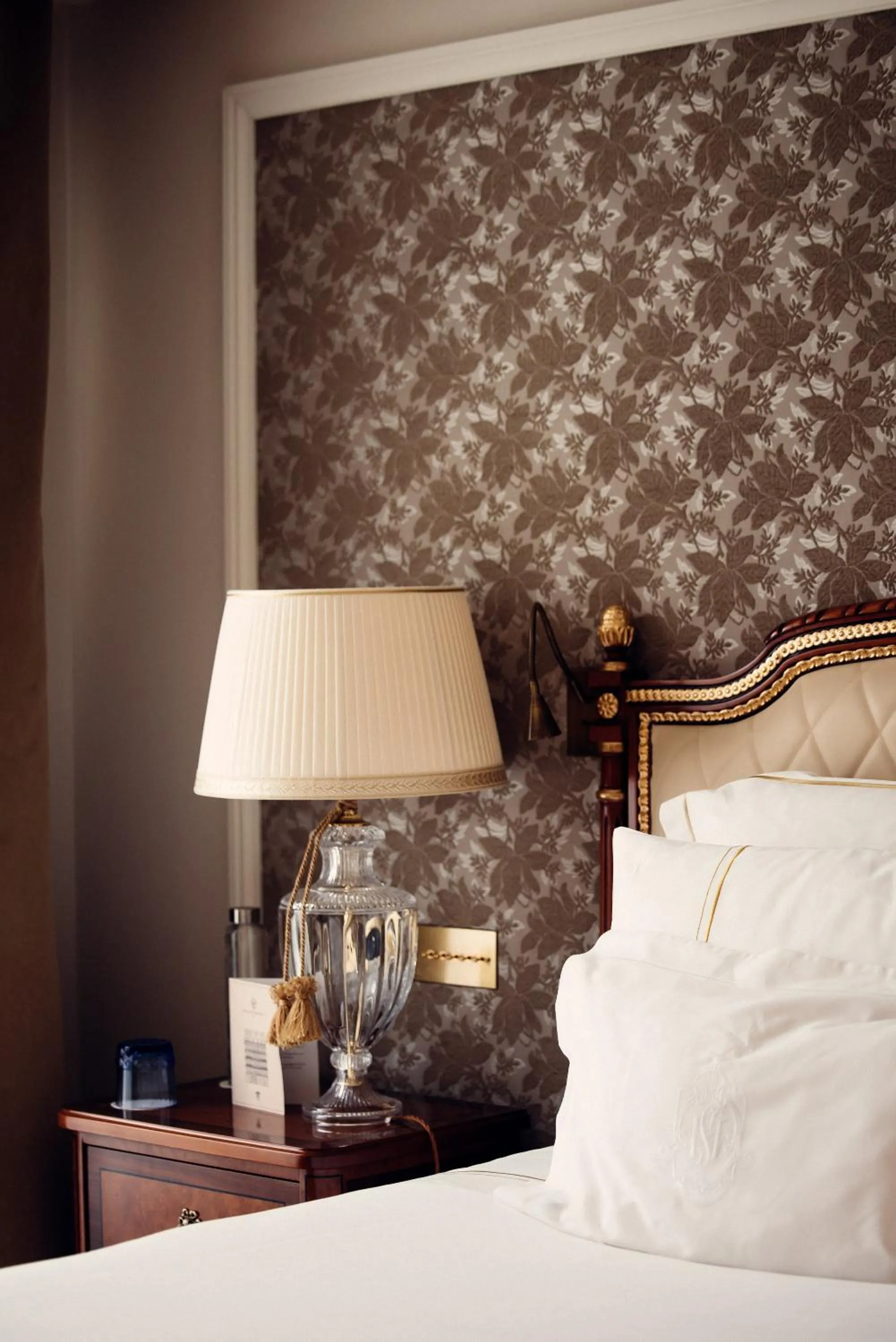 Bedroom, Bed in Hotel Splendide Royal Paris - Relais & Châteaux