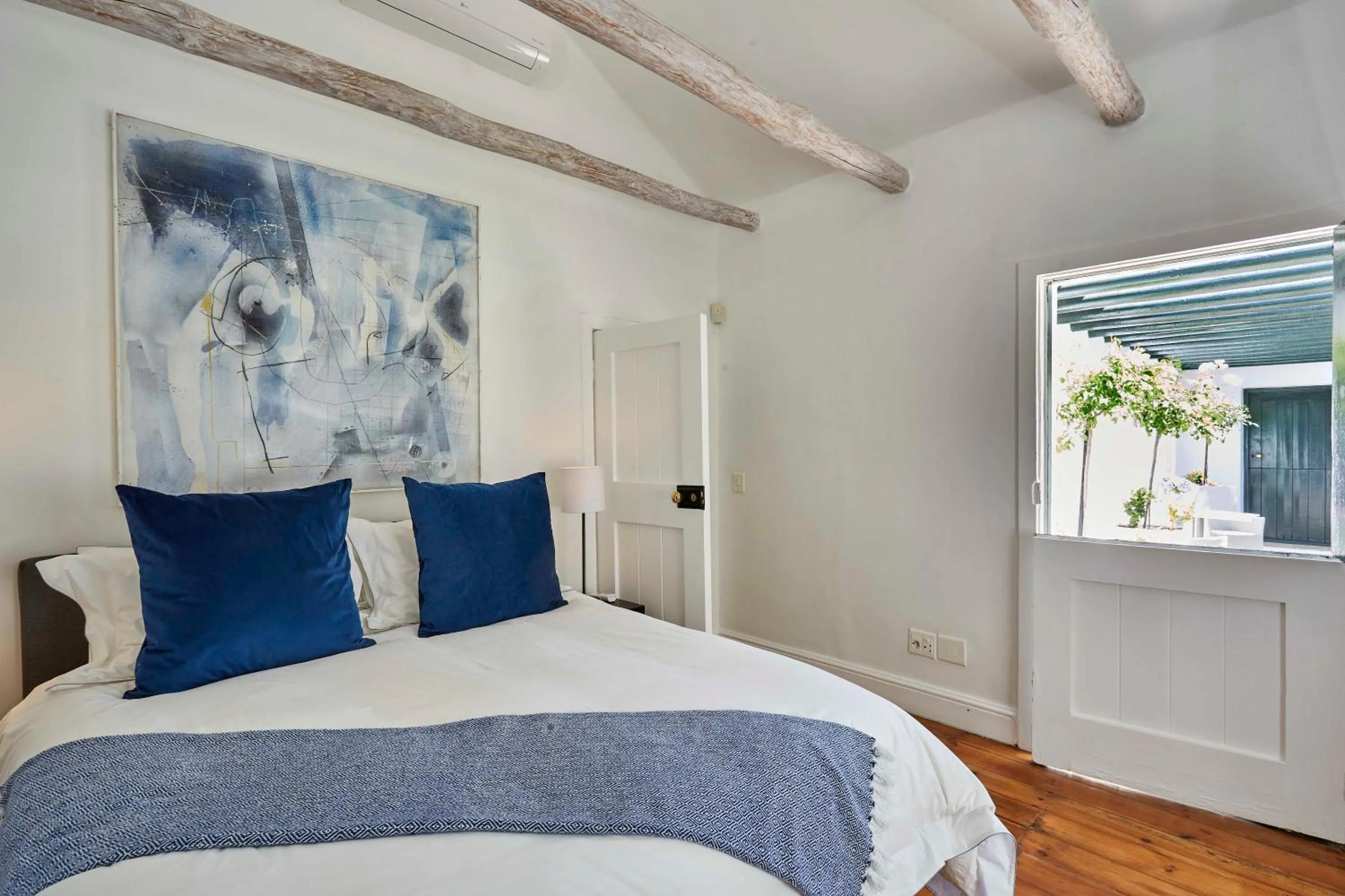 Photo of the whole room, Bed in Allèe Bleue Wine Estate