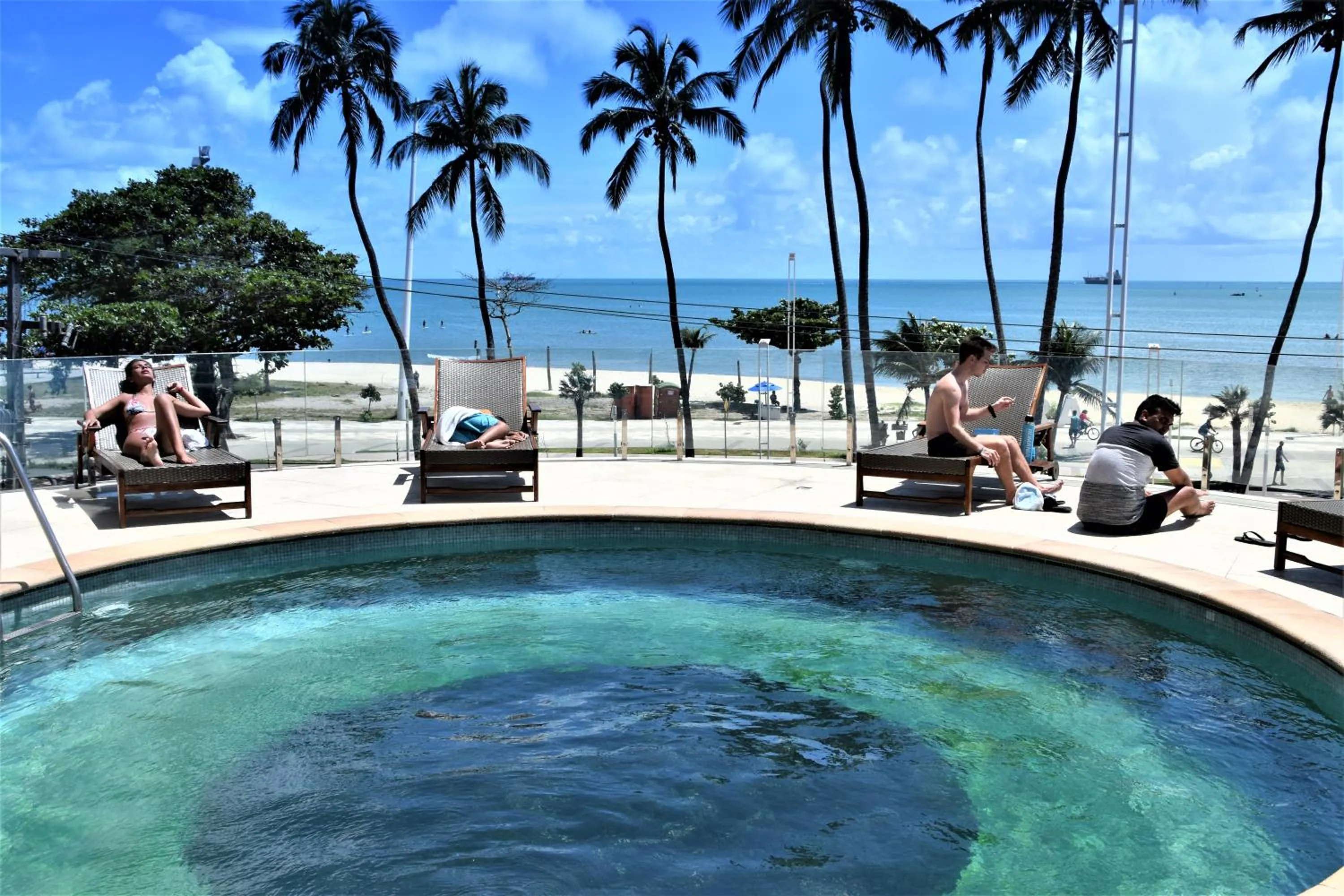 Swimming pool in Seaflats Iracema Residence
