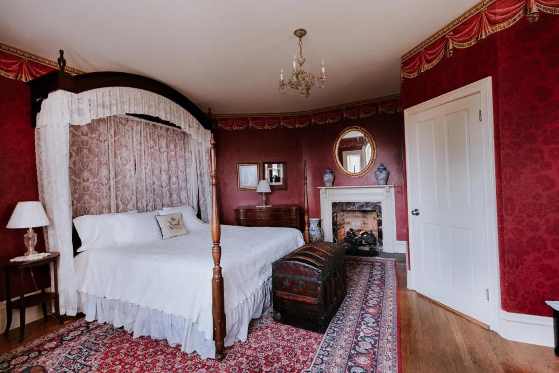 Bed in Mayhurst Estate