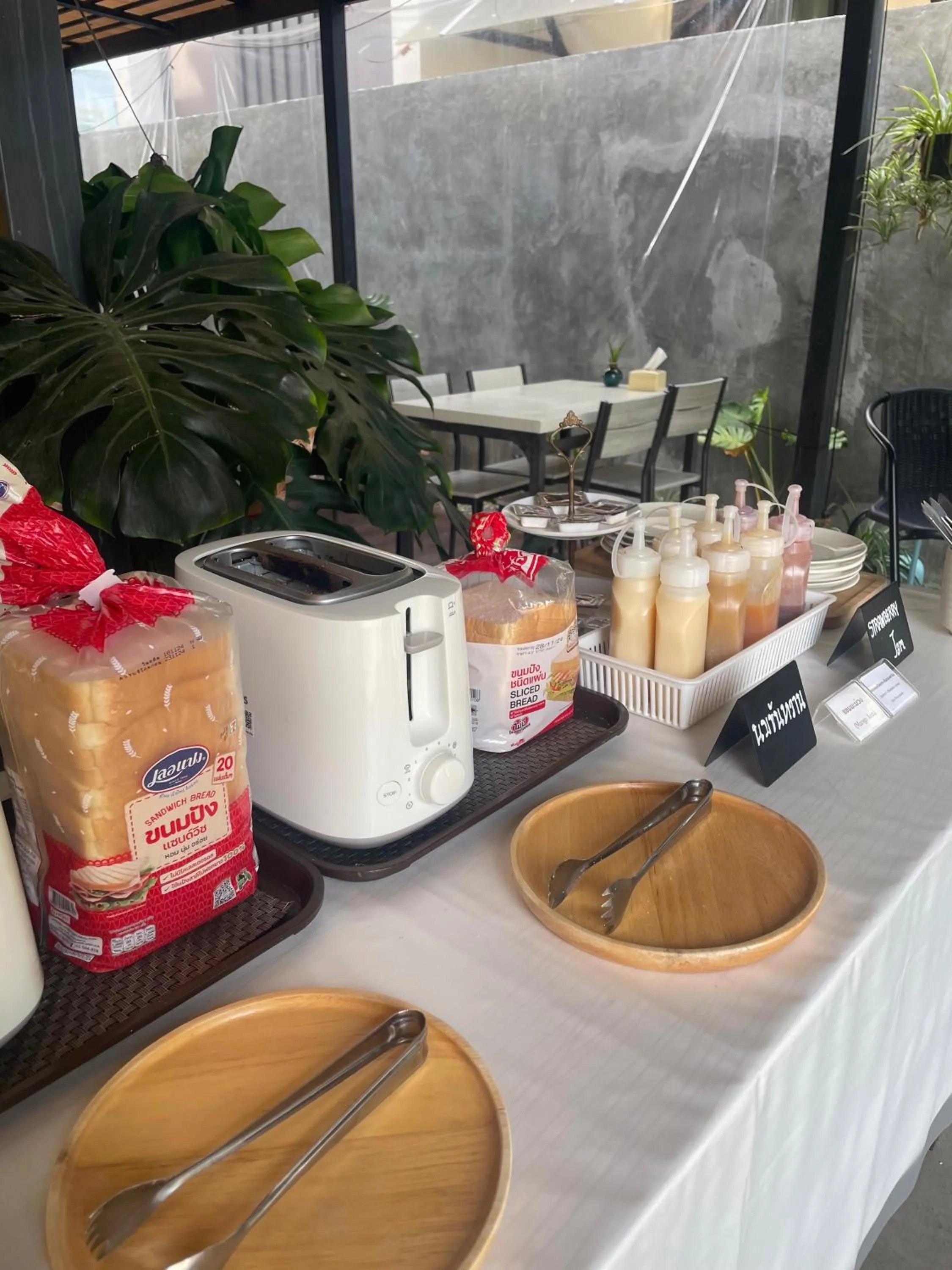 Food and drinks in Smaids Room