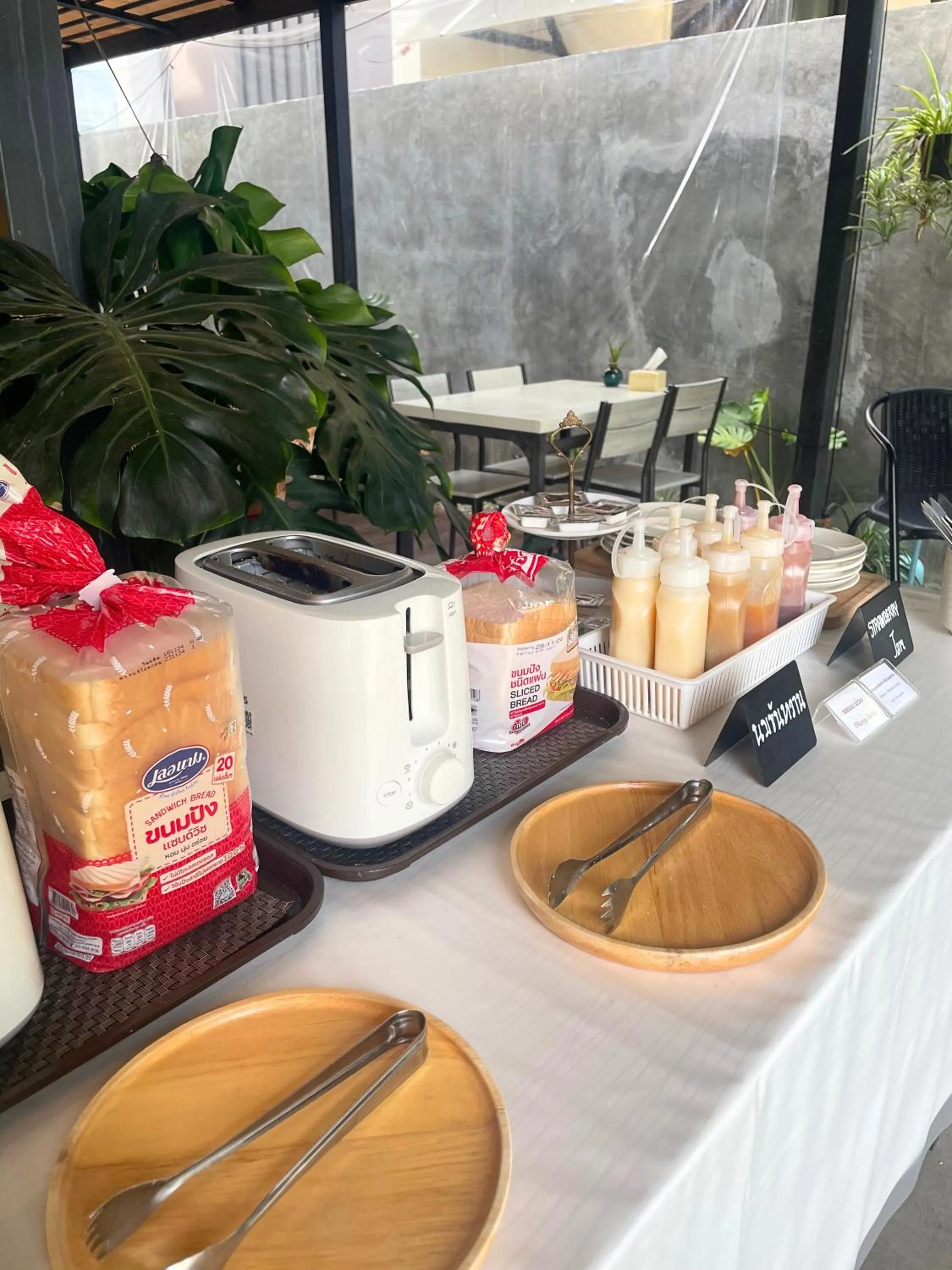 Food and drinks in Smaids Room