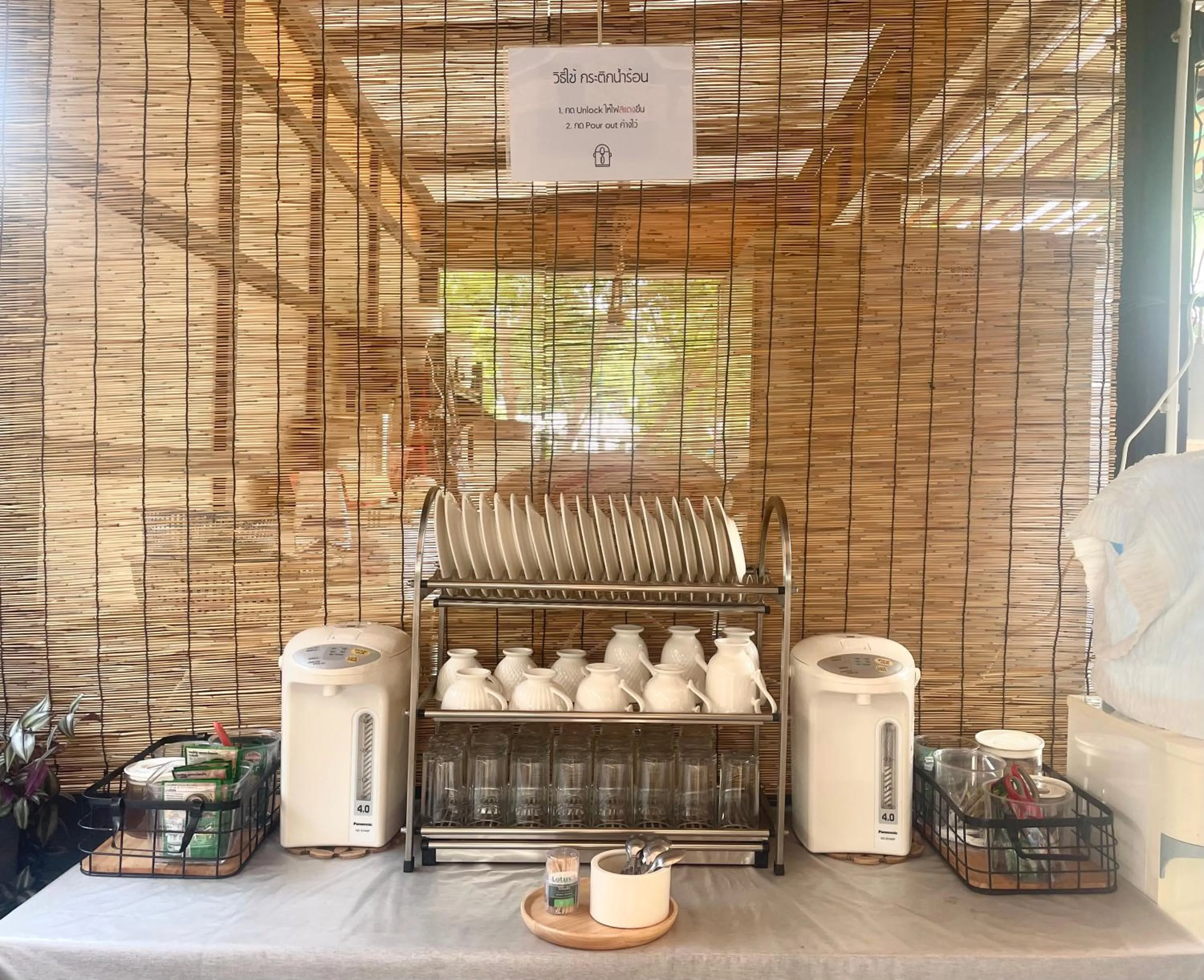 Restaurant/places to eat in Smaids Room