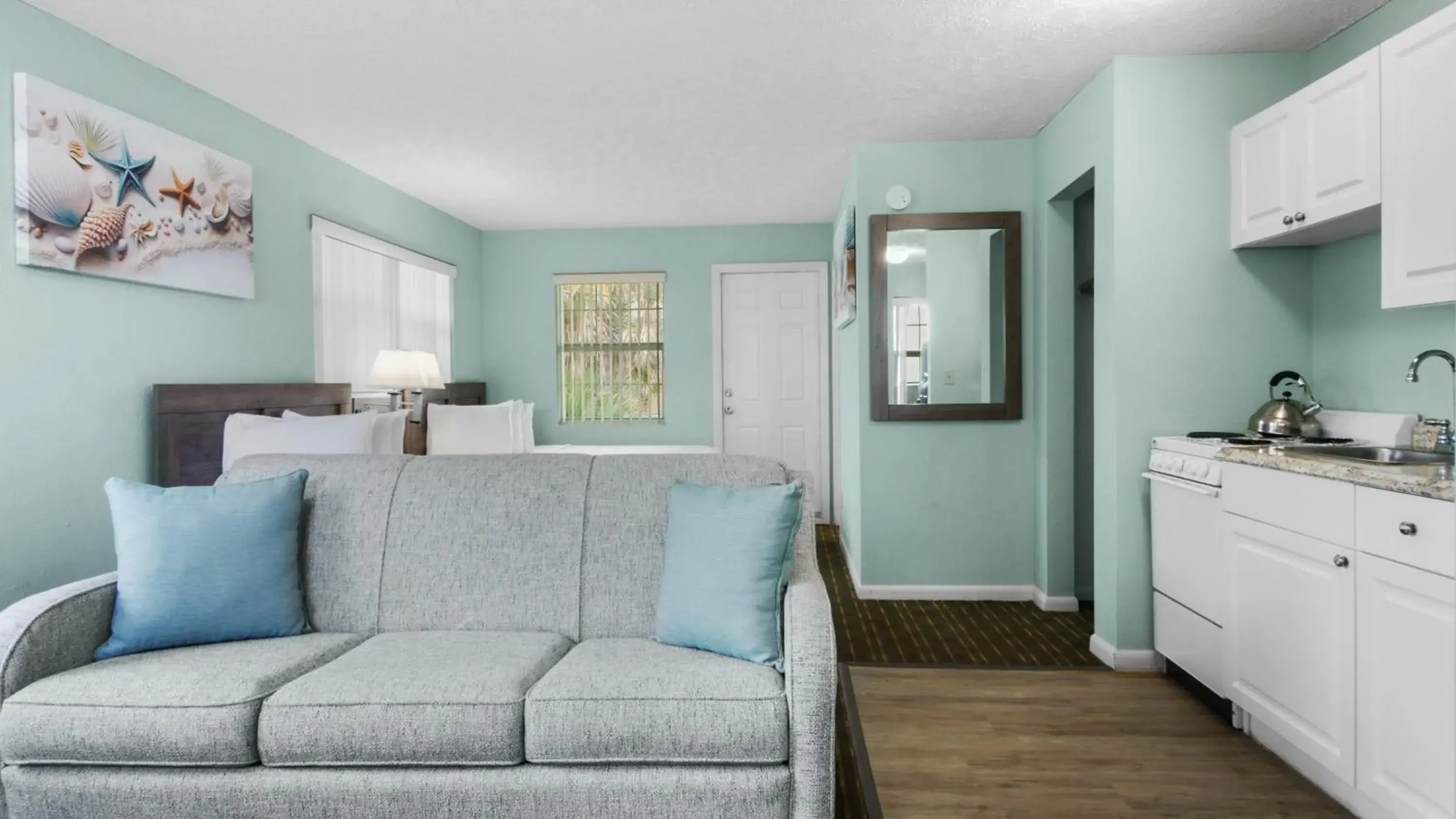 Studio Apartment in Ocean Court Beachfront Hotel Studio Apartment in Ocean Court Beachfront Hotel