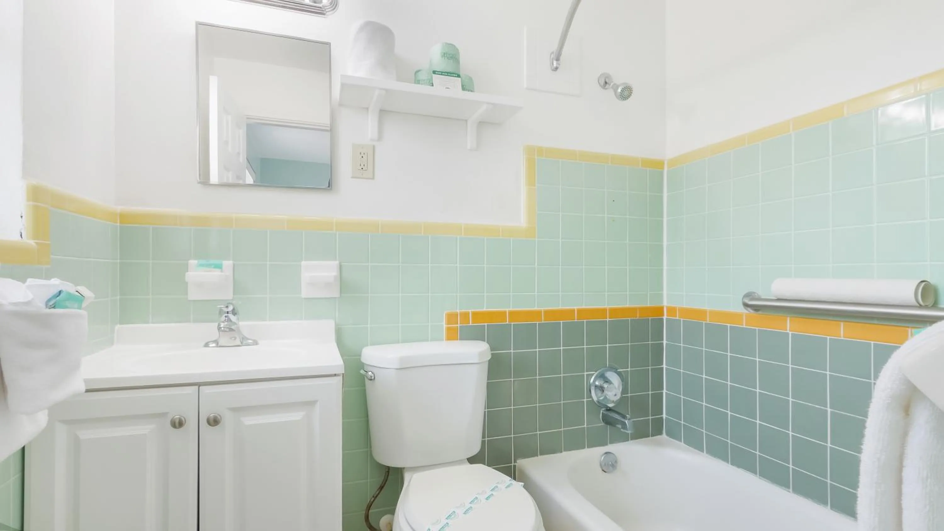 Bathroom in Ocean Court Beachfront Hotel