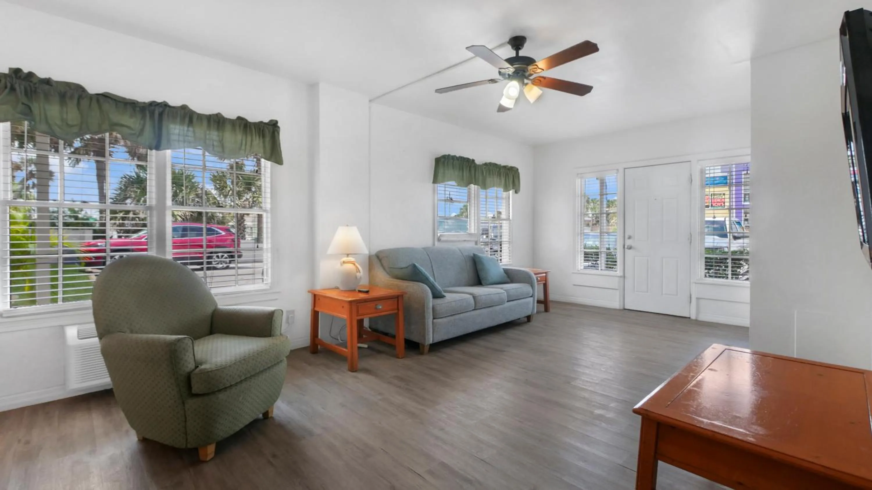 Living room in Ocean Court Beachfront Hotel