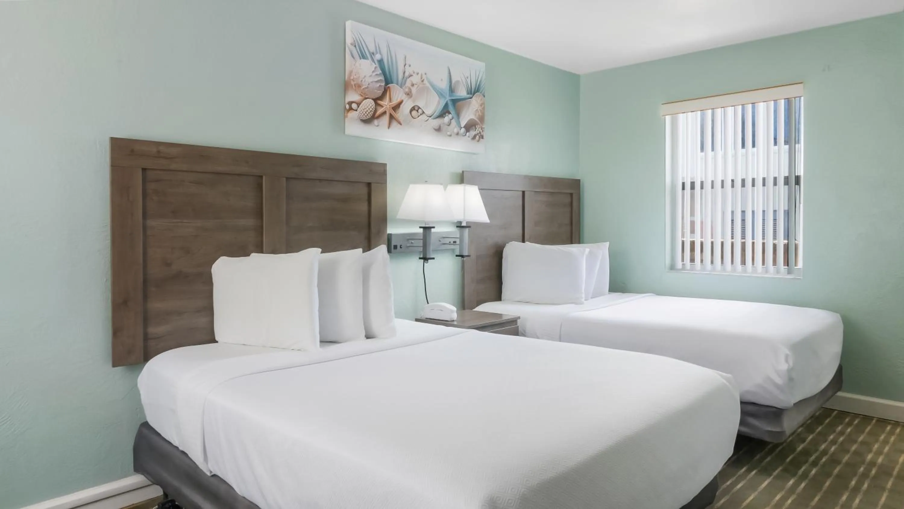 Bed in Ocean Court Beachfront Hotel