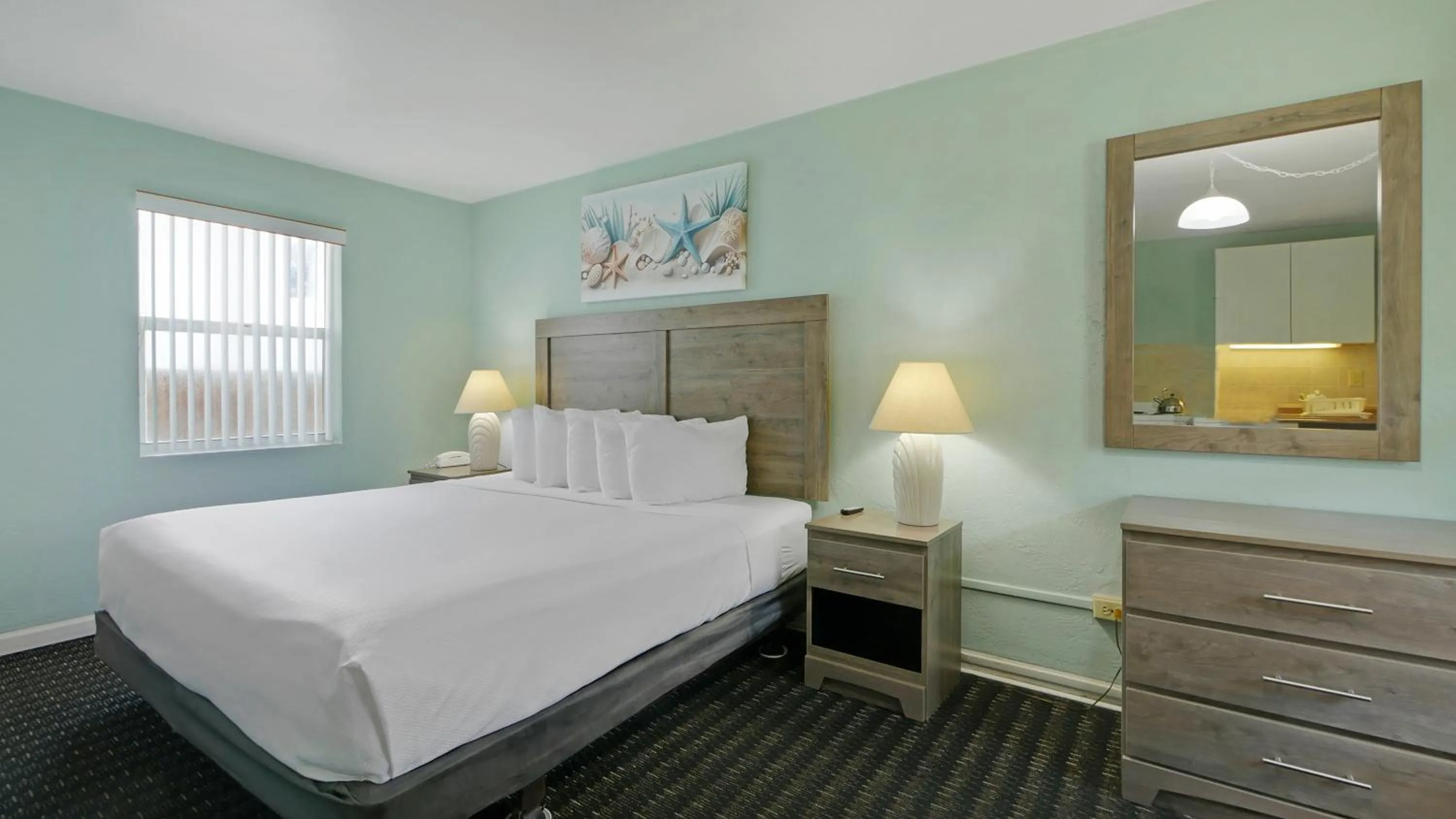 Bed in Ocean Court Beachfront Hotel