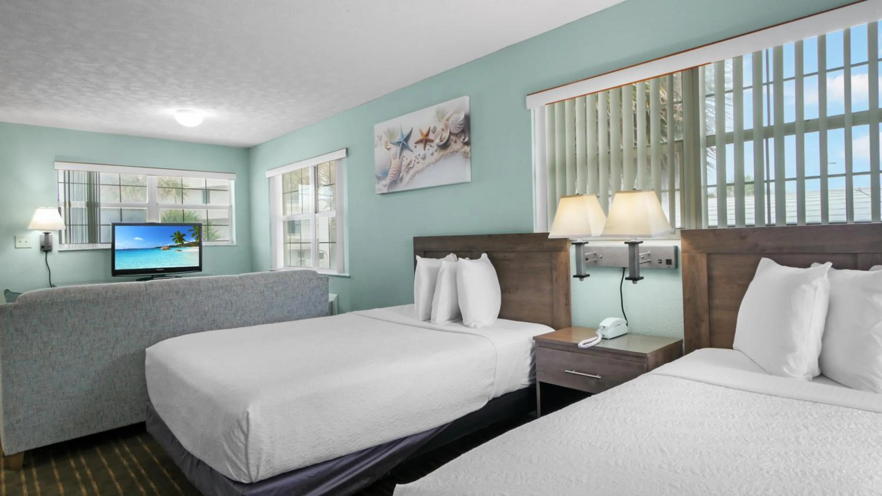 Bed in Ocean Court Beachfront Hotel