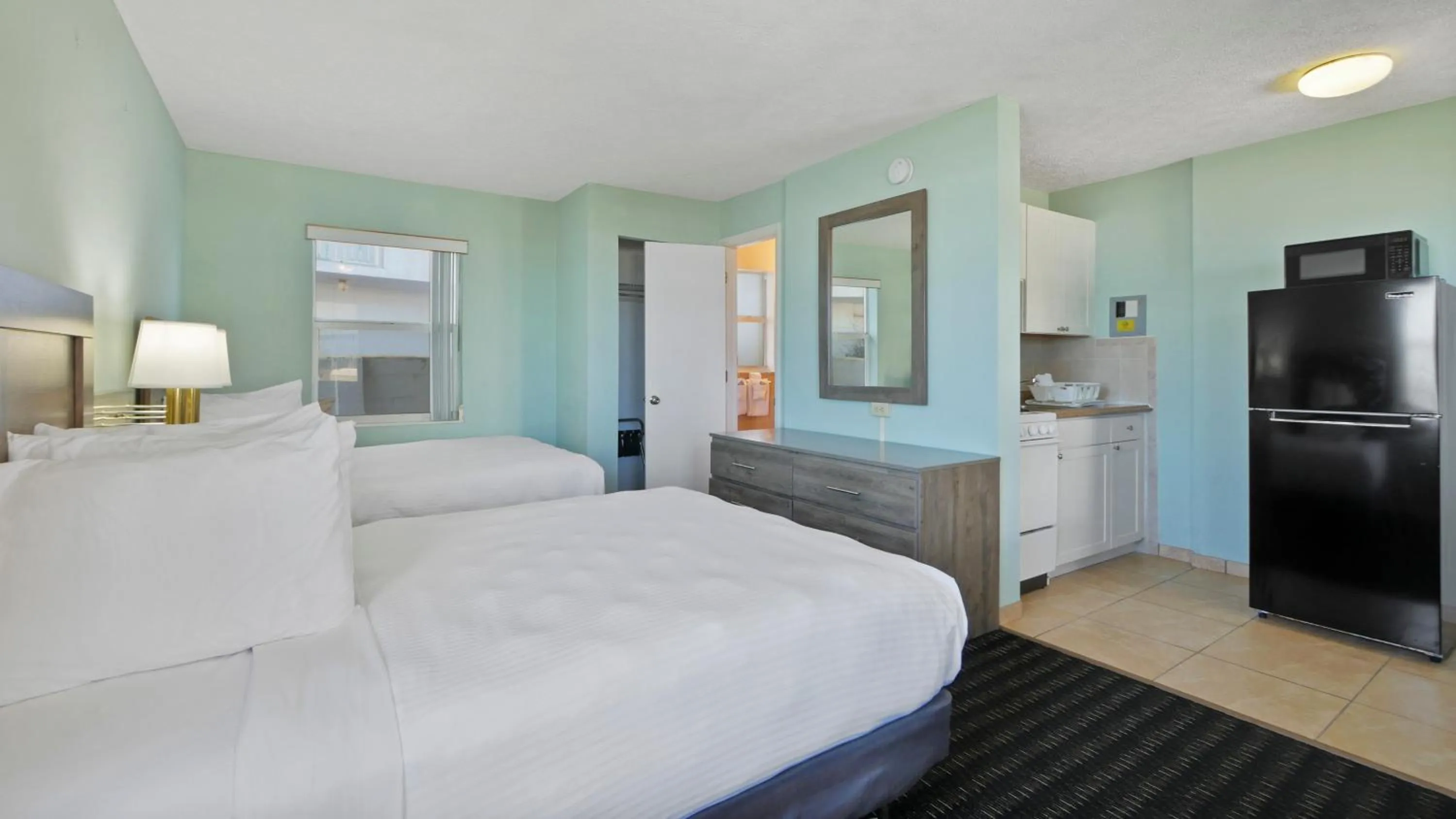 Photo of the whole room, Bed in Ocean Court Beachfront Hotel