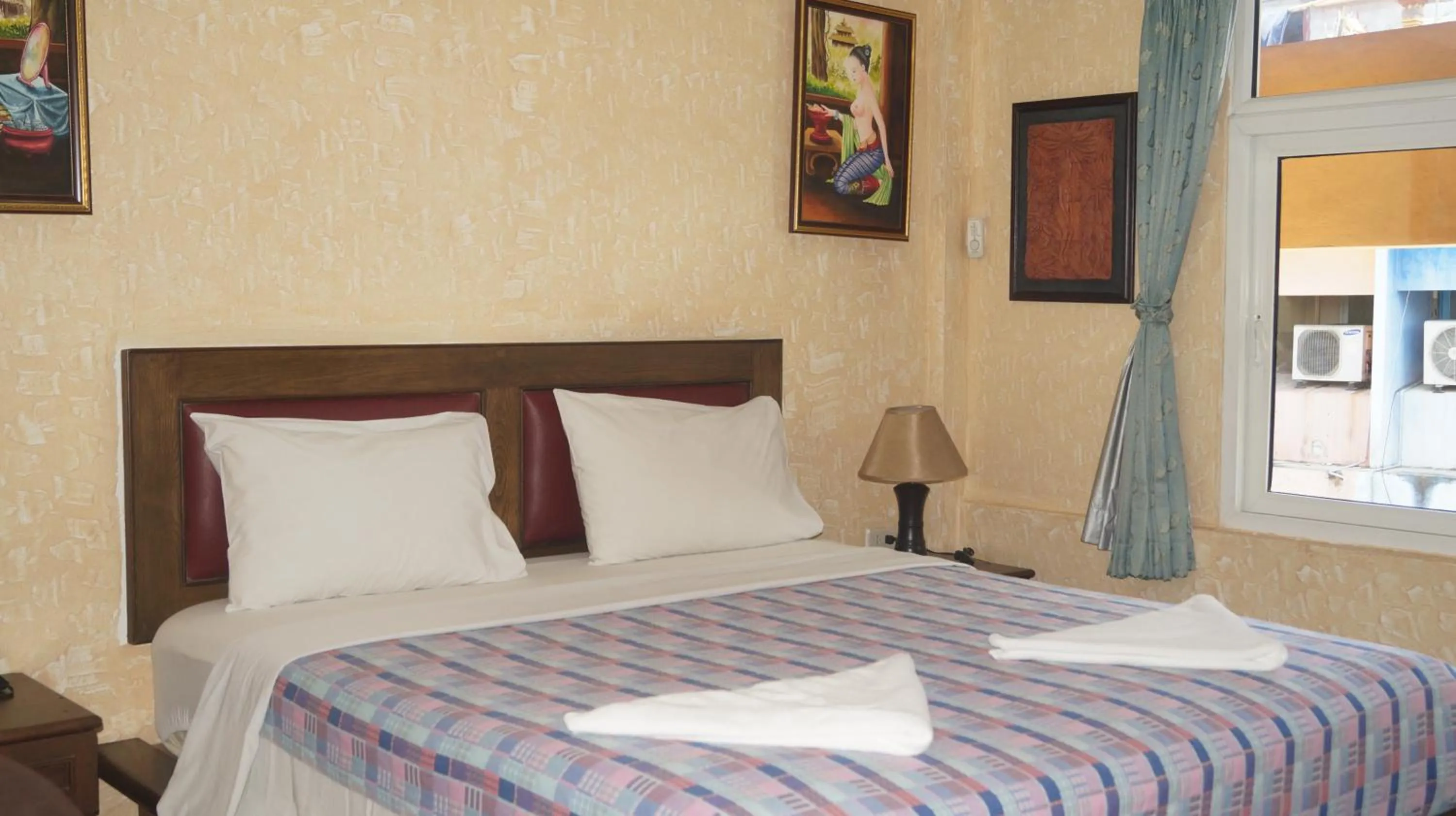 Bed in Queen Victoria Inn