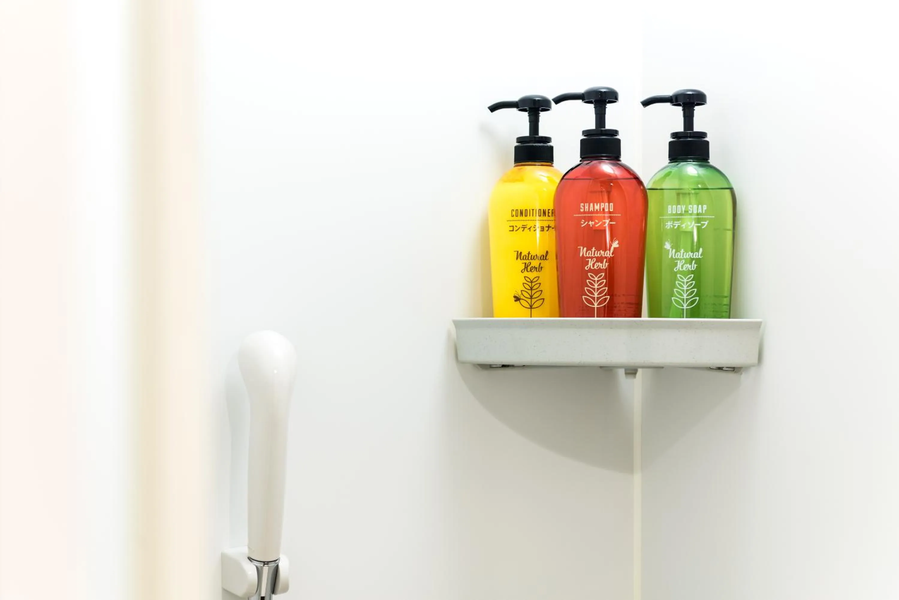 Shower in Drop Inn Tottori