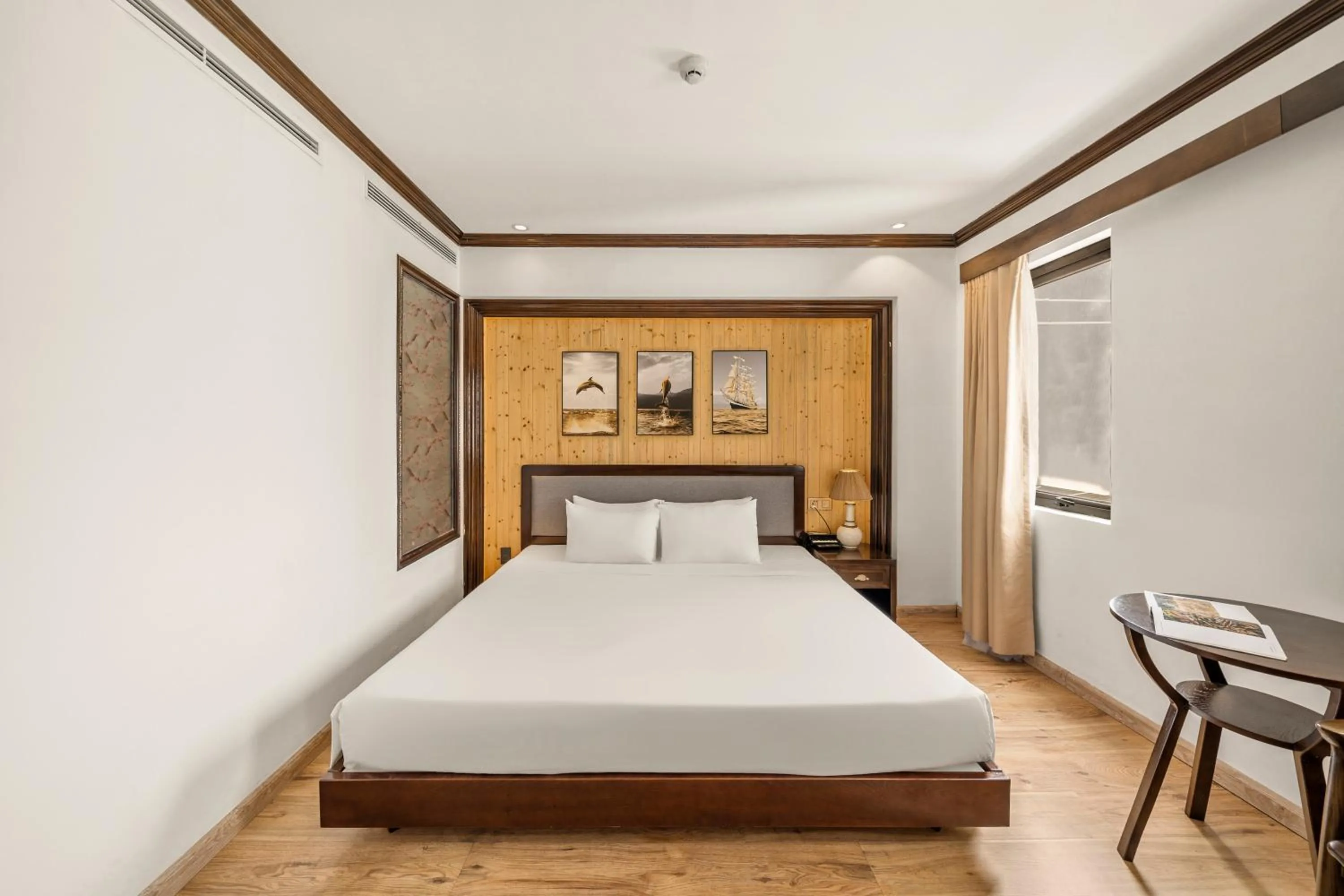 Bed in Palazzo Luxury Hotel & Bistro - Central My Khe Beach Walking Street