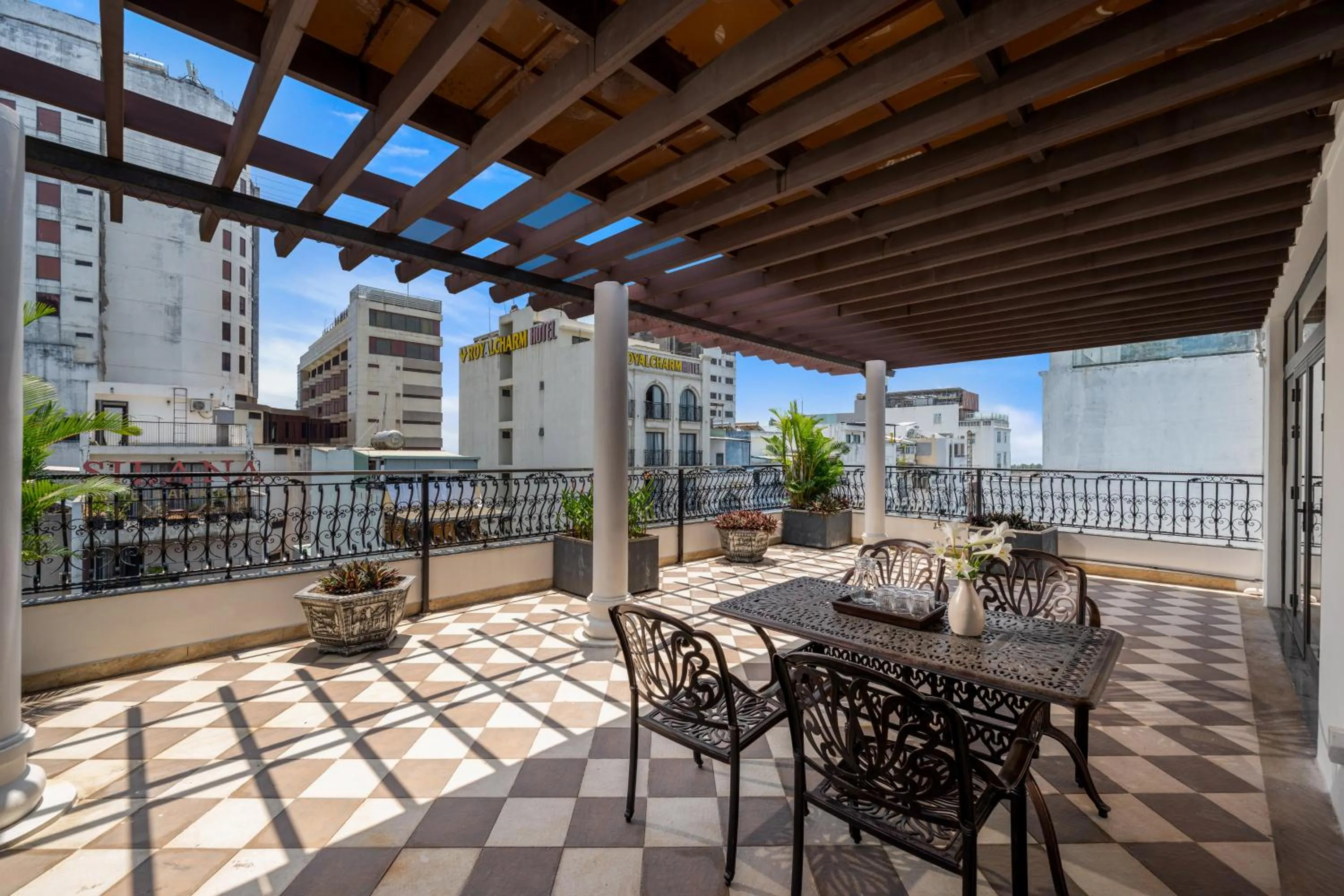 Day in Palazzo Luxury Hotel & Bistro - Central My Khe Beach Walking Street