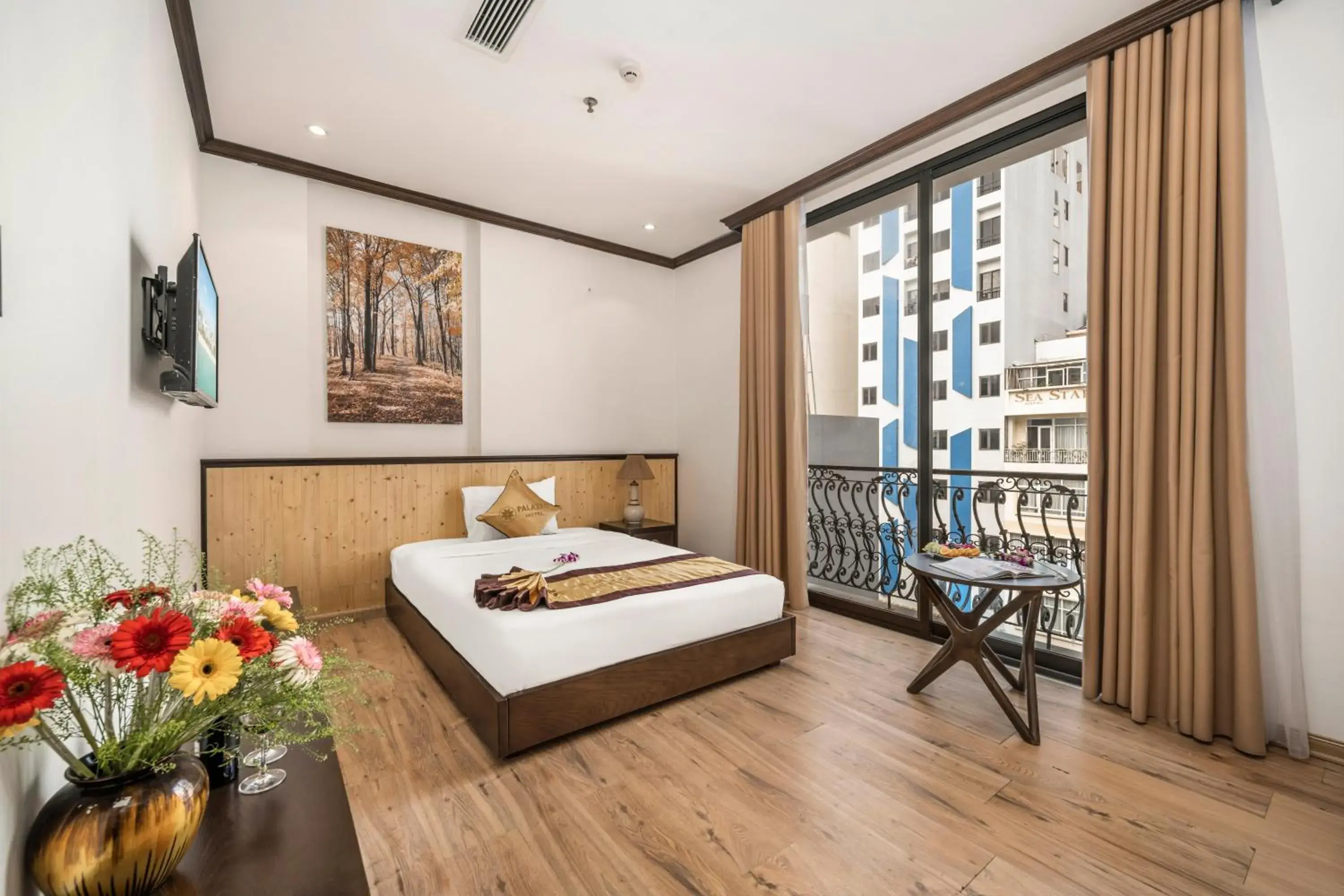 Two-Bedroom Suite in Palazzo Luxury Hotel & Bistro - Central My Khe Beach Walking Street Two-Bedroom Suite in Palazzo Luxury Hotel & Bistro - Central My Khe Beach Walking Street