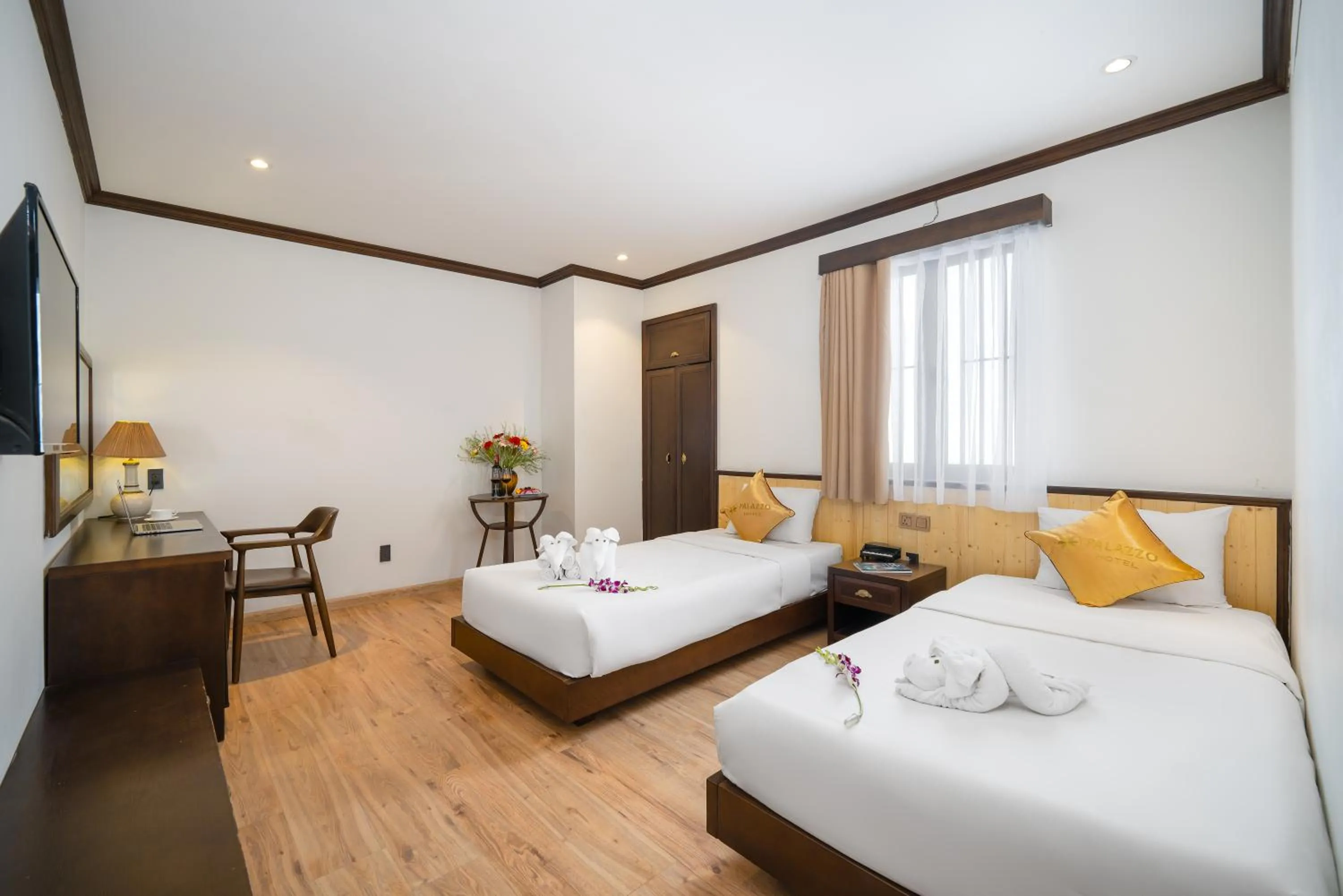 Bed in Palazzo Luxury Hotel & Bistro - Central My Khe Beach Walking Street