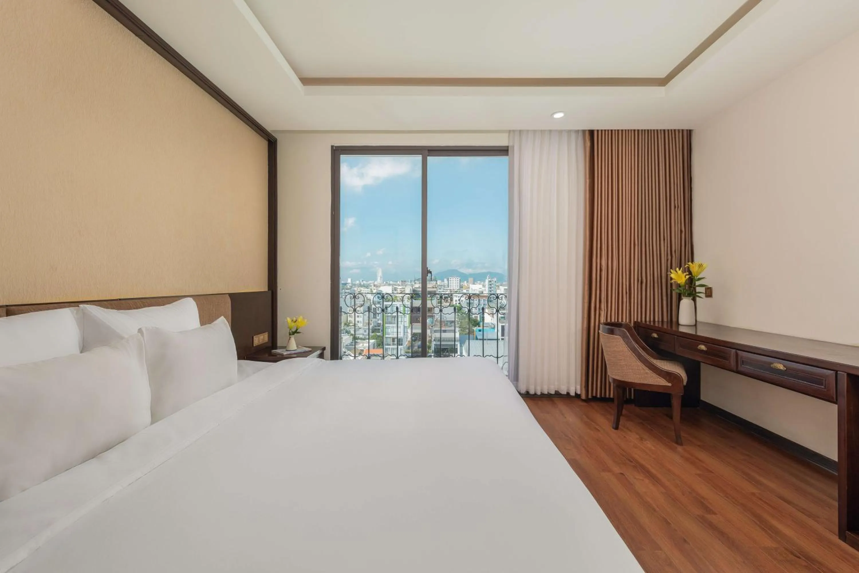 Bed in Palazzo Luxury Hotel & Bistro - Central My Khe Beach Walking Street