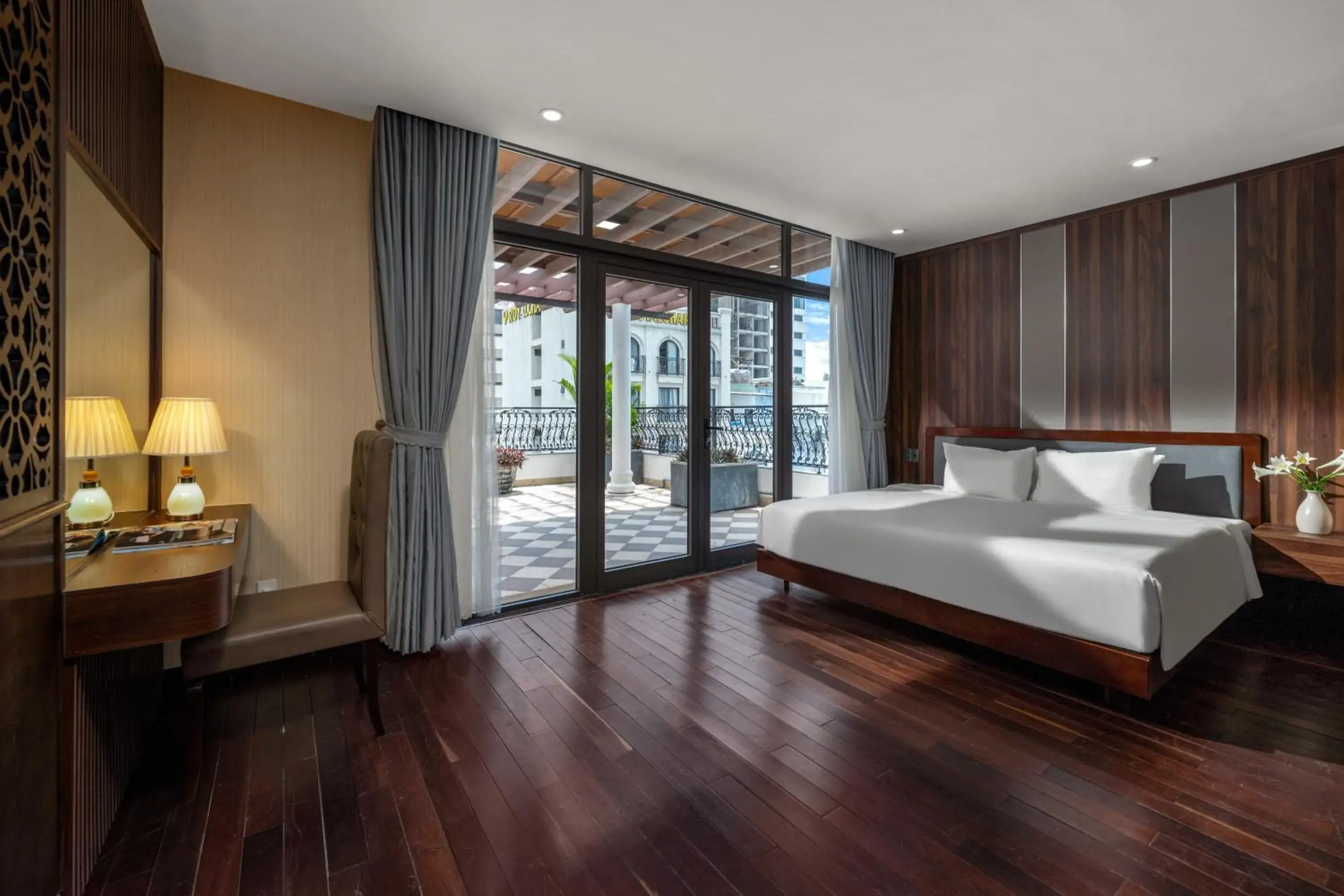 Presidential Suite in Palazzo Luxury Hotel & Bistro - Central My Khe Beach Walking Street Presidential Suite in Palazzo Luxury Hotel & Bistro - Central My Khe Beach Walking Street