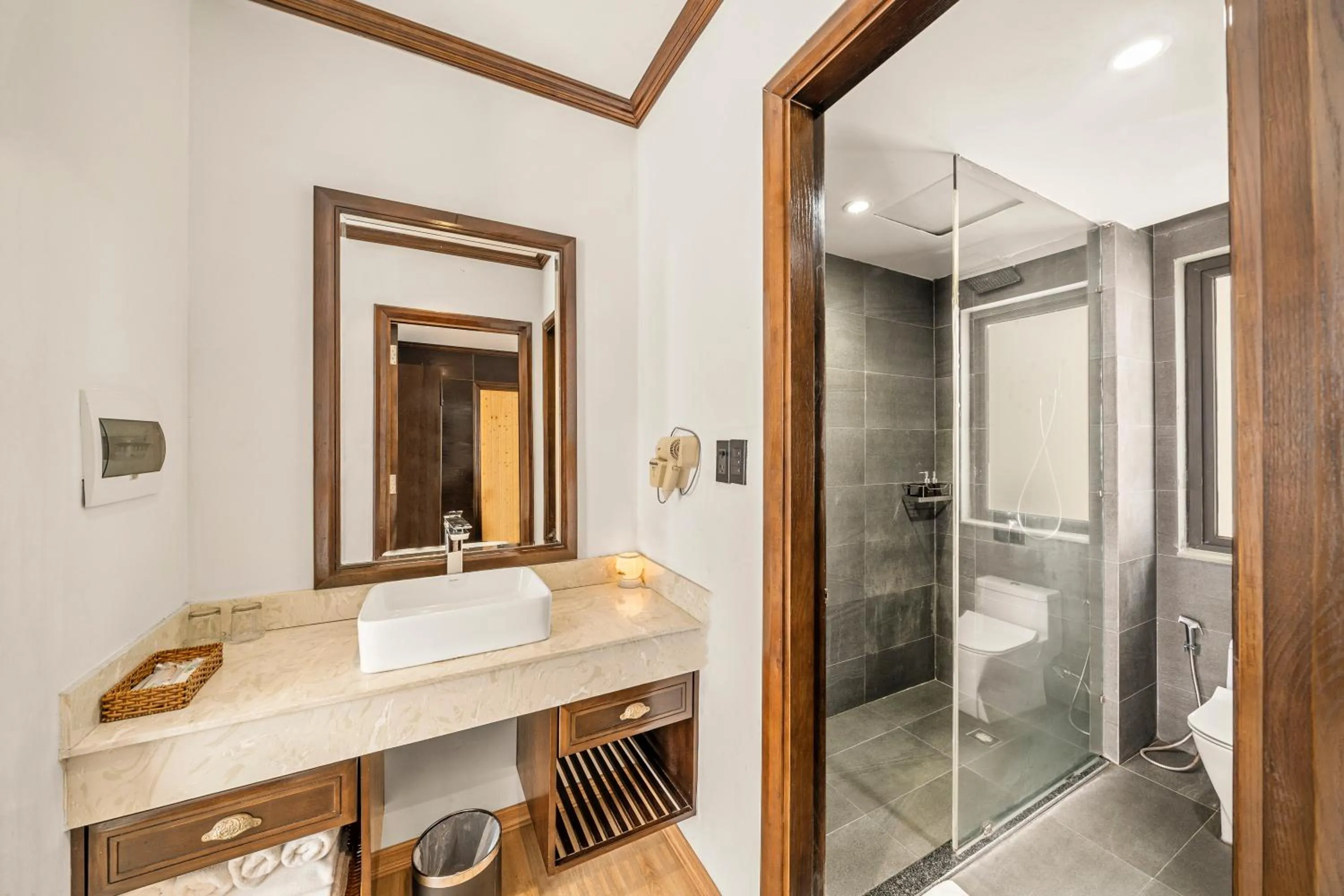 Toilet in Palazzo Luxury Hotel & Bistro - Central My Khe Beach Walking Street