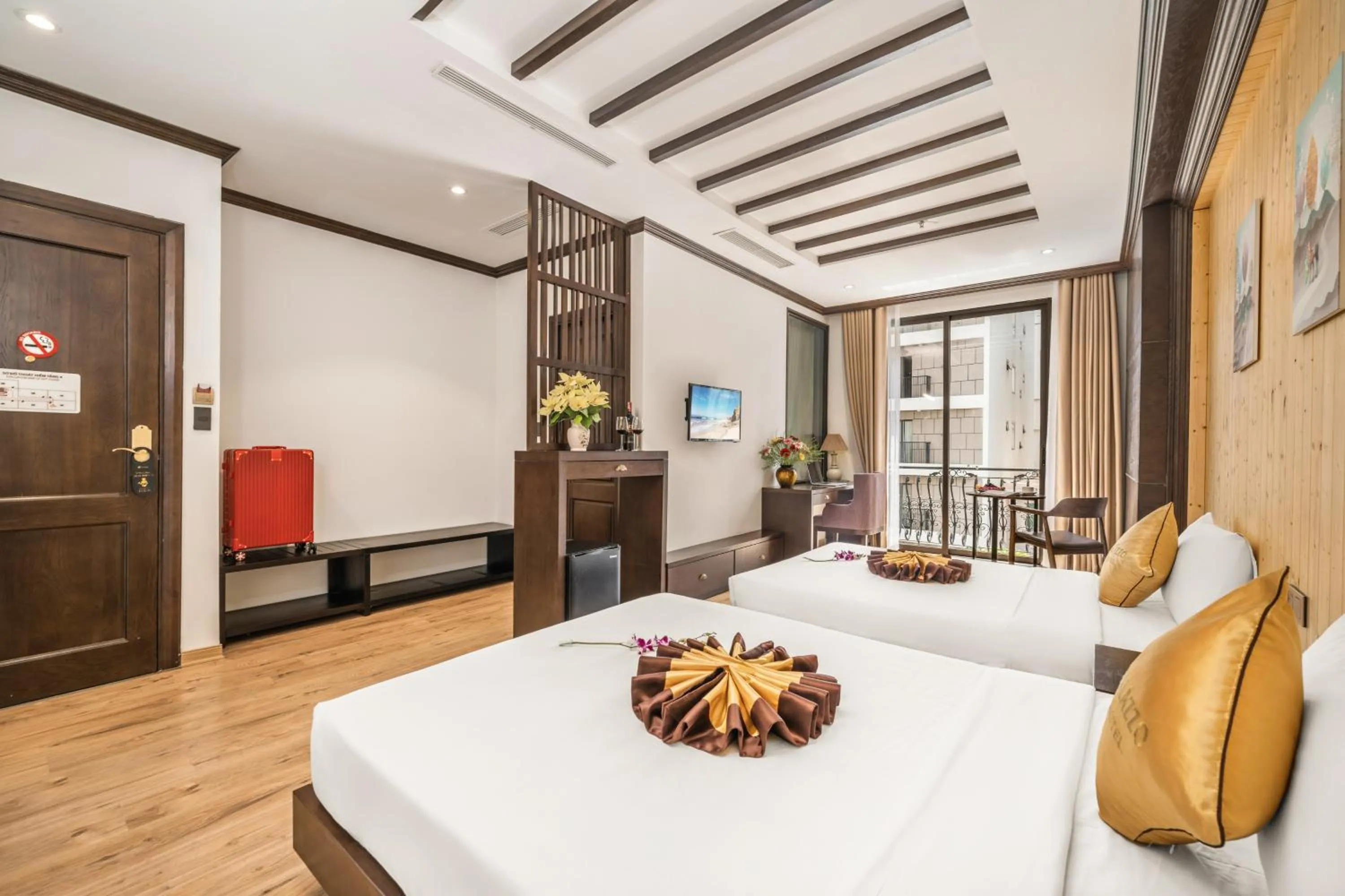 TV and multimedia, Bed in Palazzo Luxury Hotel & Bistro - Central My Khe Beach Walking Street