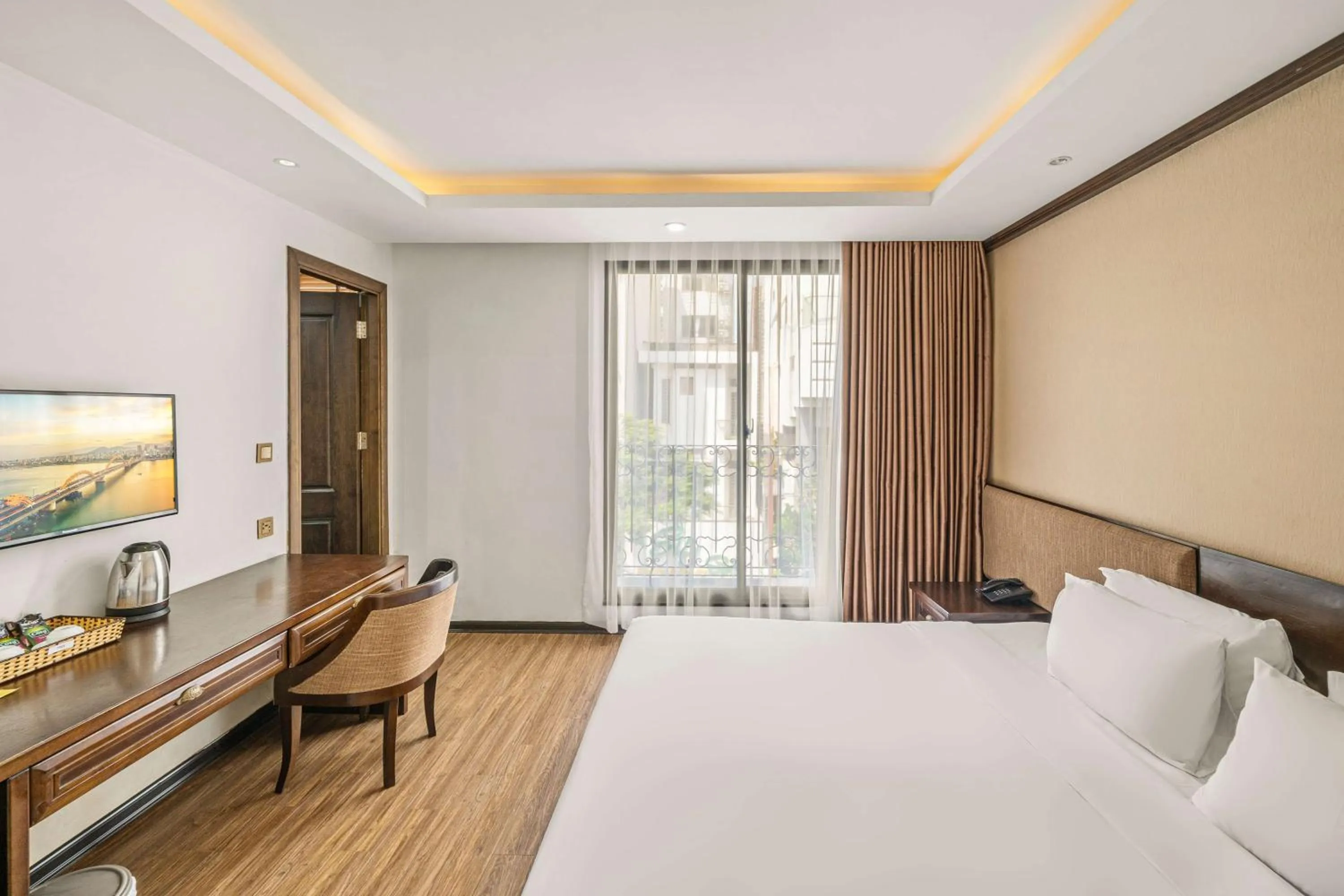 Bed in Palazzo Luxury Hotel & Bistro - Central My Khe Beach Walking Street