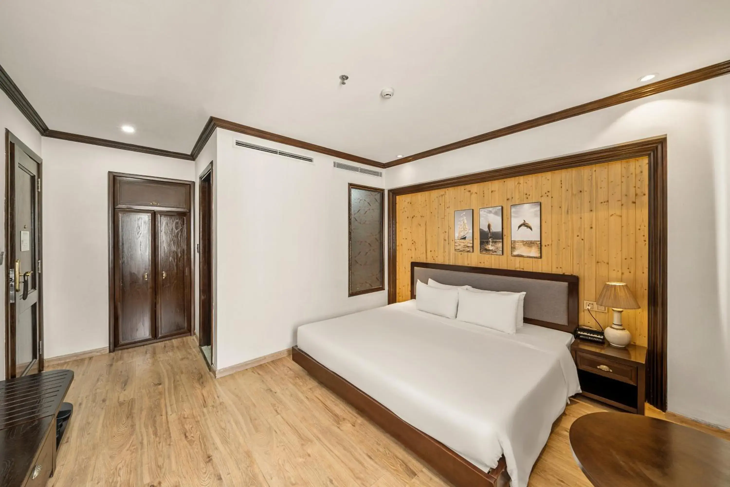 Deluxe Double or Twin Room in Palazzo Luxury Hotel & Bistro - Central My Khe Beach Walking Street Deluxe Double or Twin Room in Palazzo Luxury Hotel & Bistro - Central My Khe Beach Walking Street