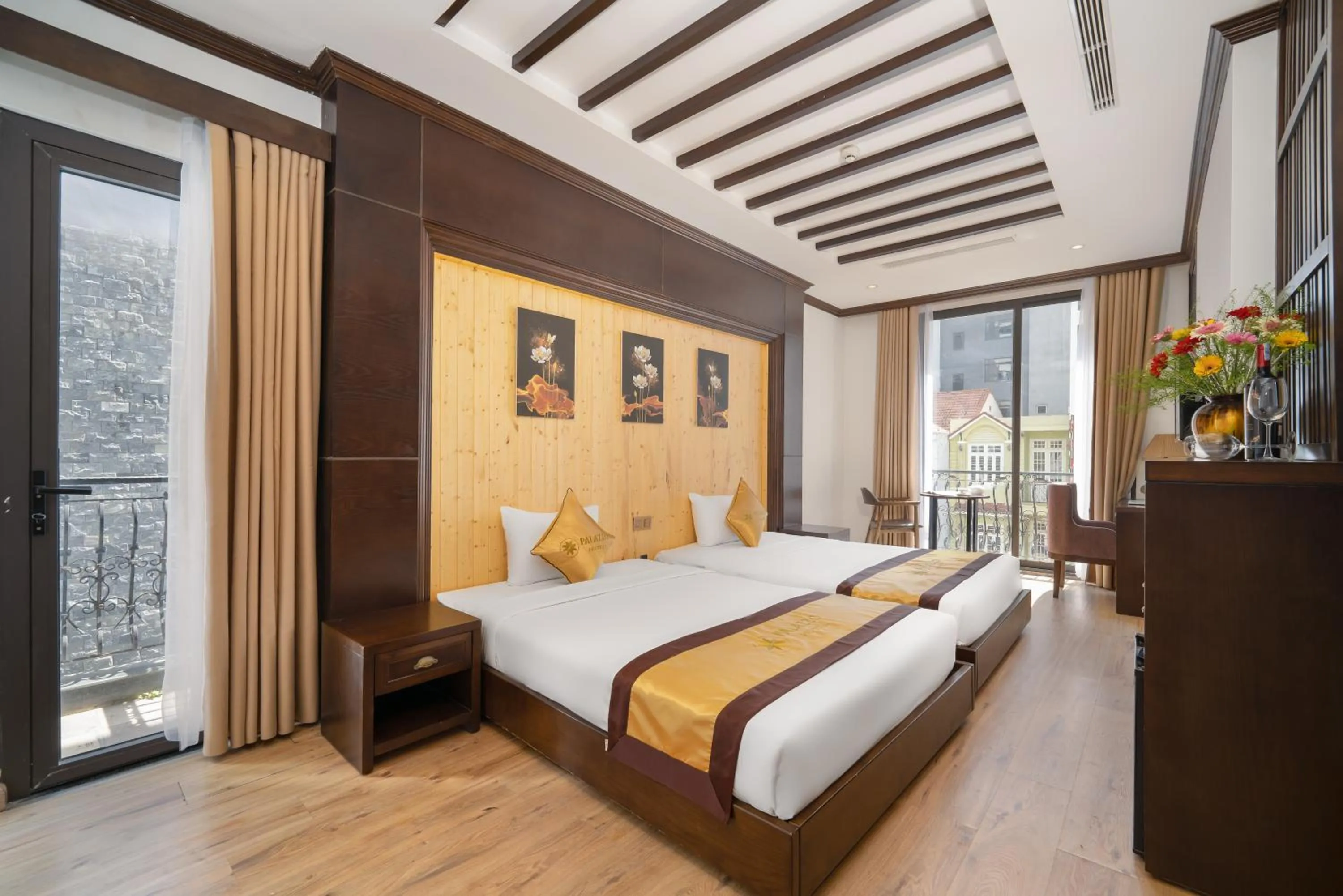 Bed in Palazzo Luxury Hotel & Bistro - Central My Khe Beach Walking Street