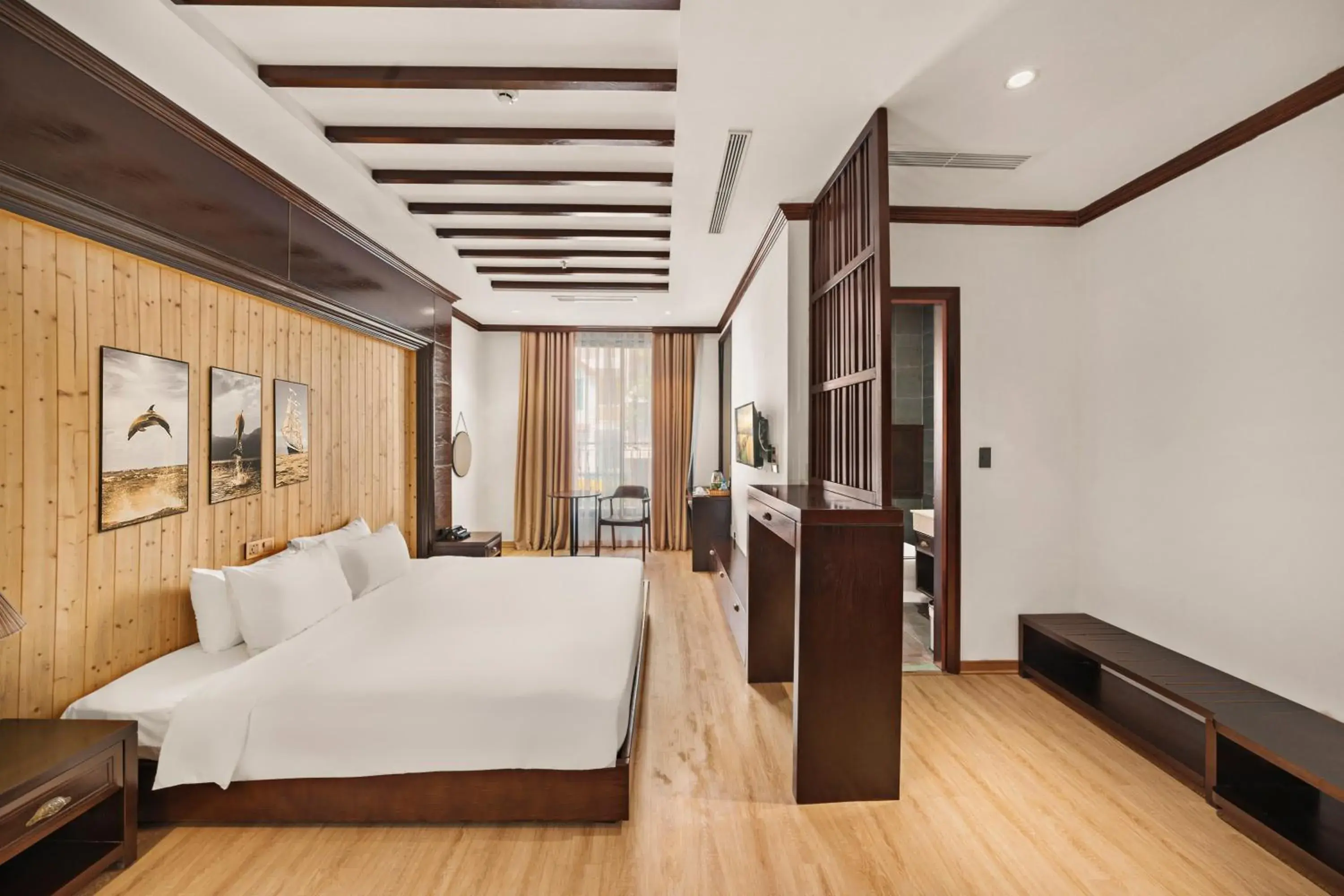 Junior Suite with Balcony in Palazzo Luxury Hotel & Bistro - Central My Khe Beach Walking Street Junior Suite with Balcony in Palazzo Luxury Hotel & Bistro - Central My Khe Beach Walking Street