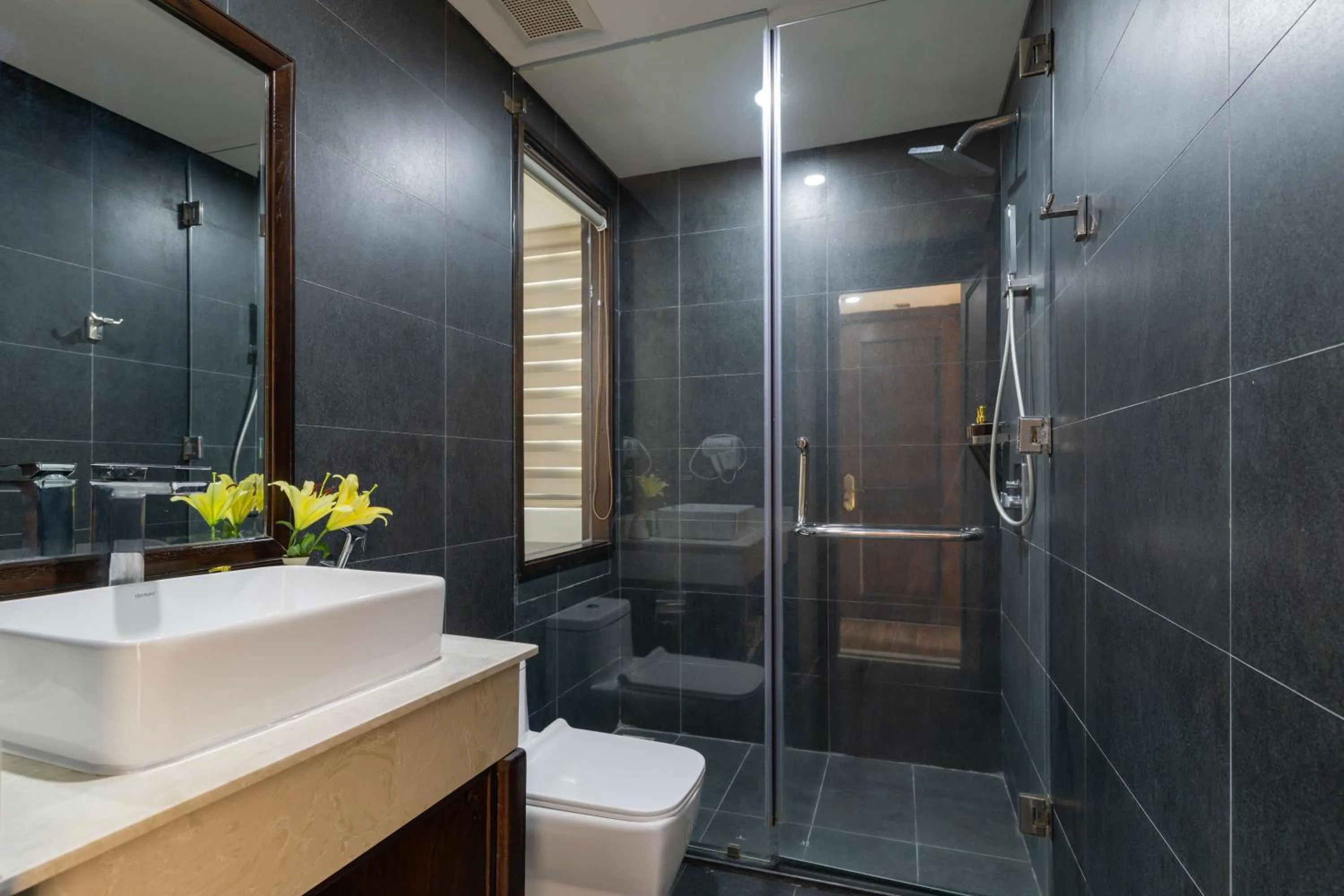 Shower in Palazzo Luxury Hotel & Bistro - Central My Khe Beach Walking Street
