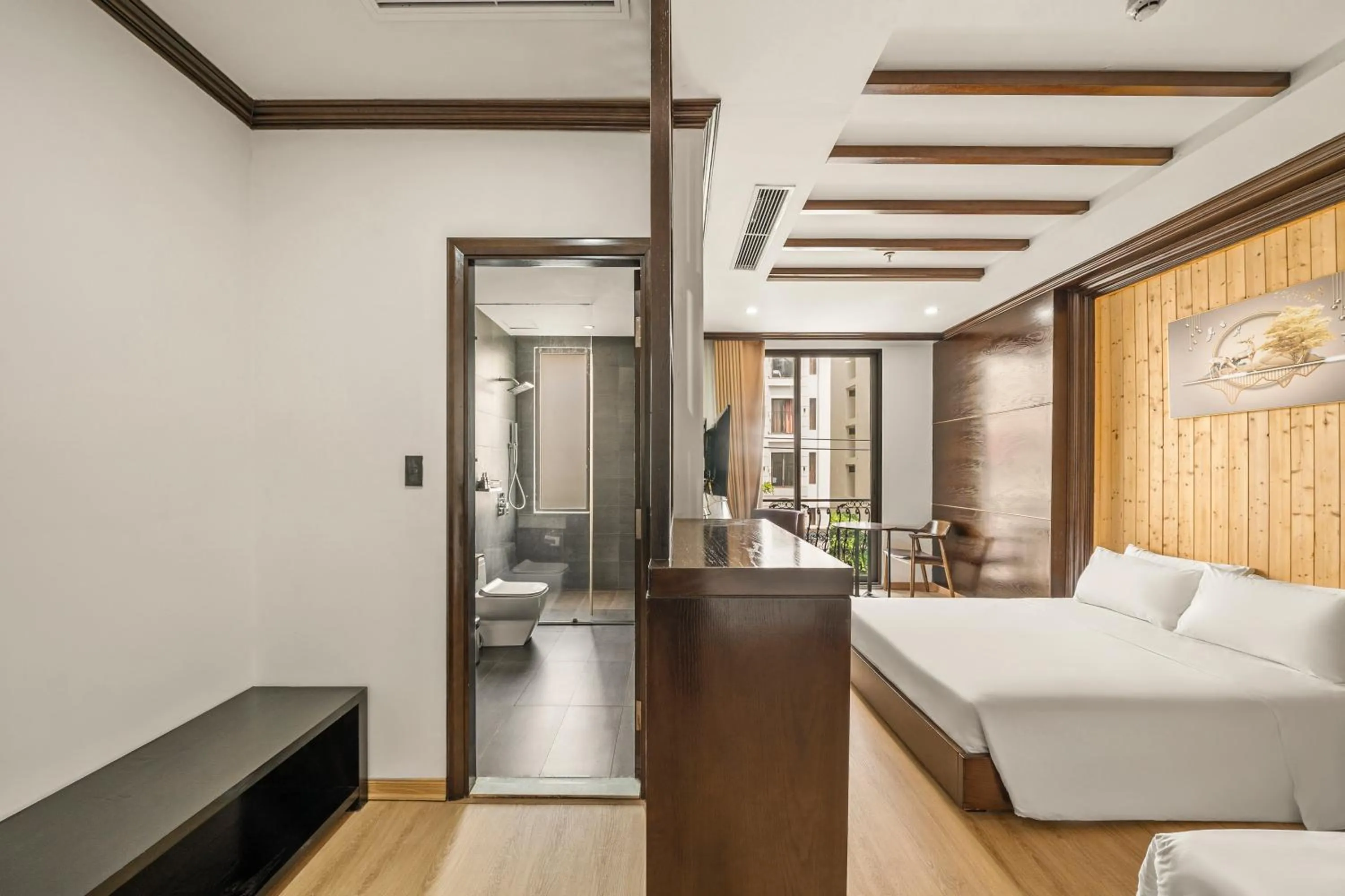 Bed in Palazzo Luxury Hotel & Bistro - Central My Khe Beach Walking Street