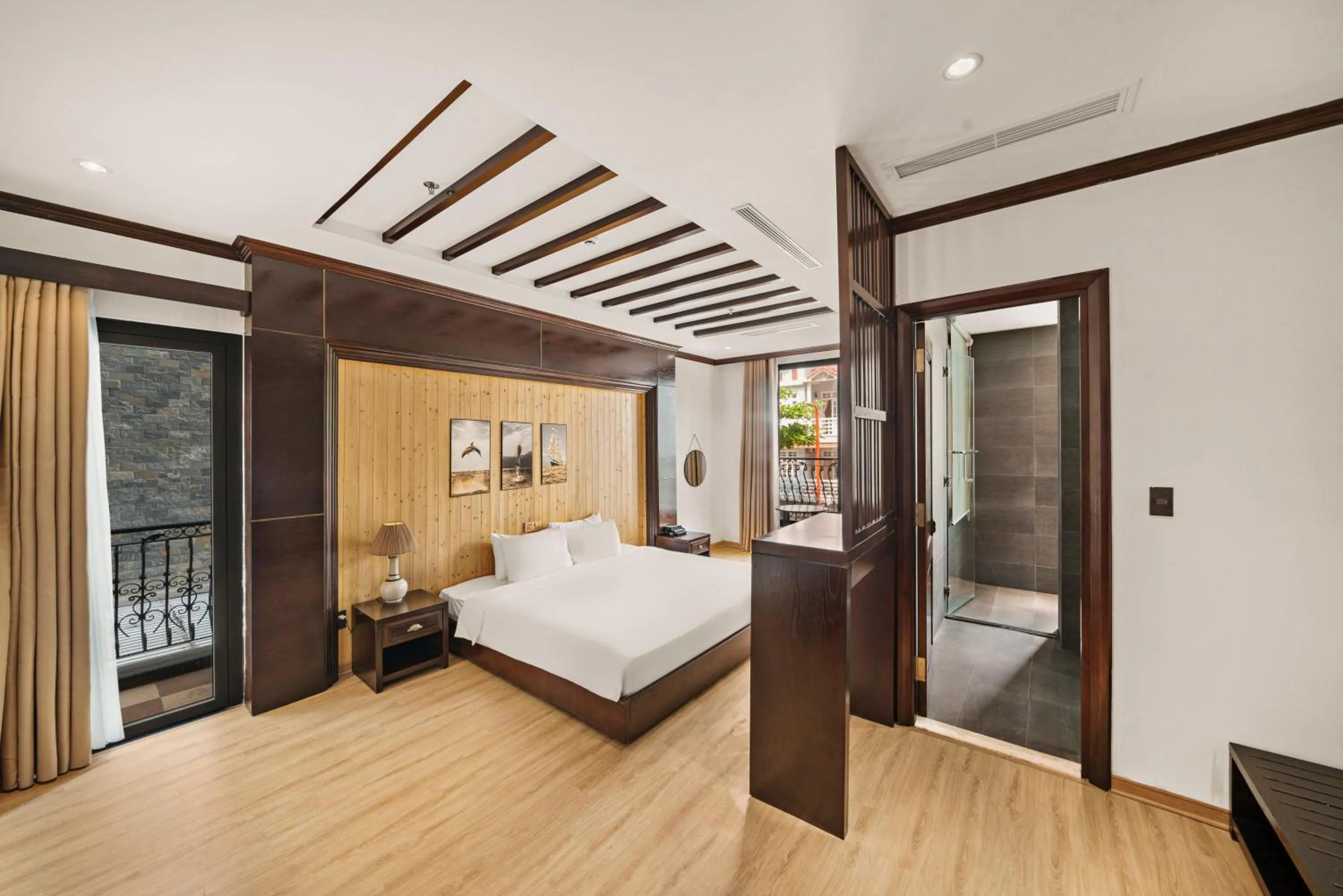 Bed in Palazzo Luxury Hotel & Bistro - Central My Khe Beach Walking Street