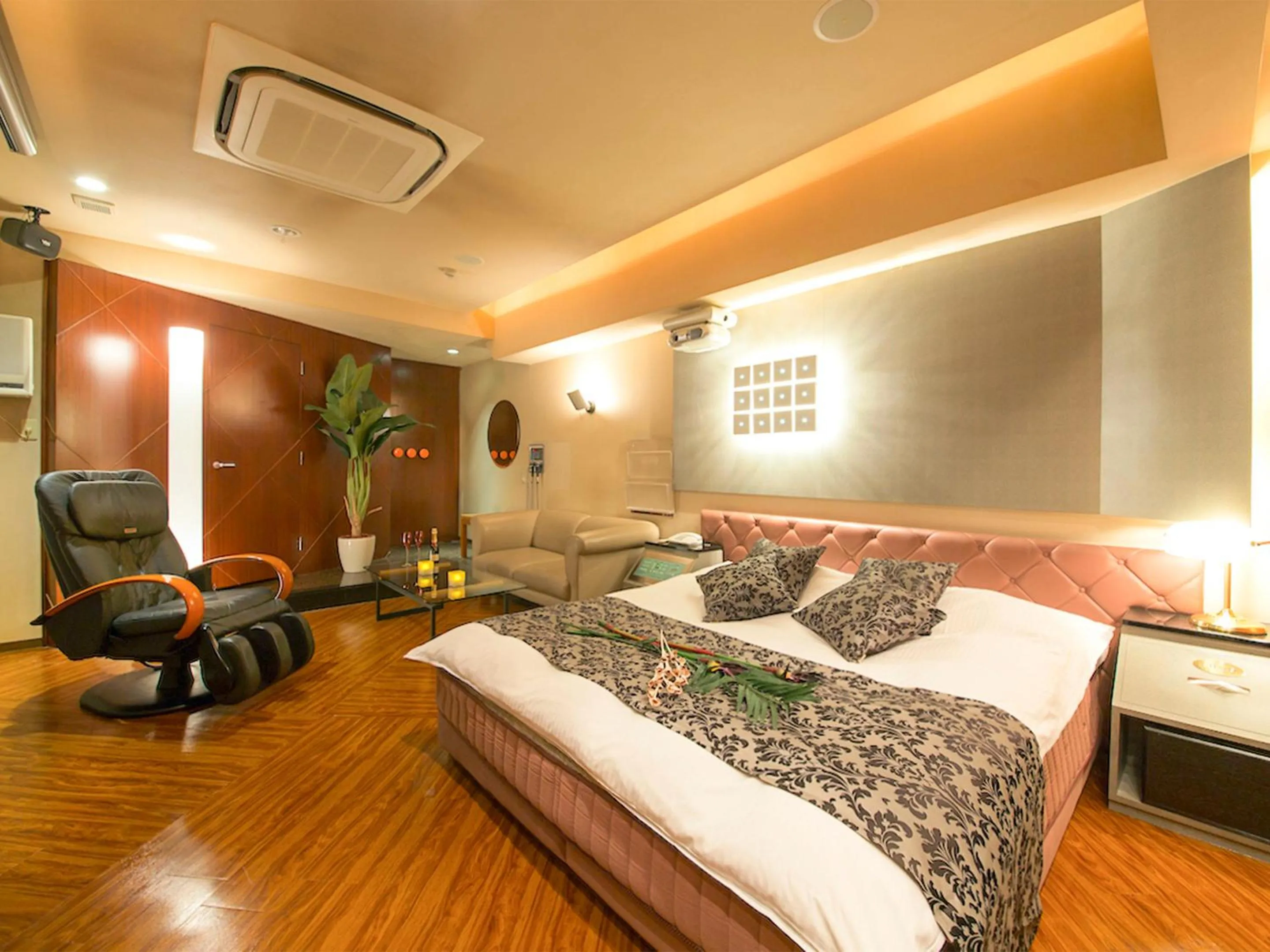 Photo of the whole room, Bed in Hotel Rocco - Adult Only Love Hotel -