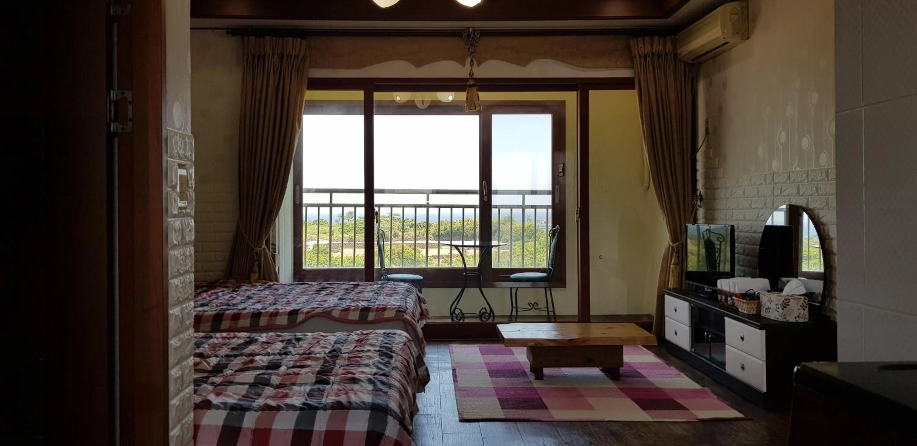 Photo of the whole room, Bed in Jun House