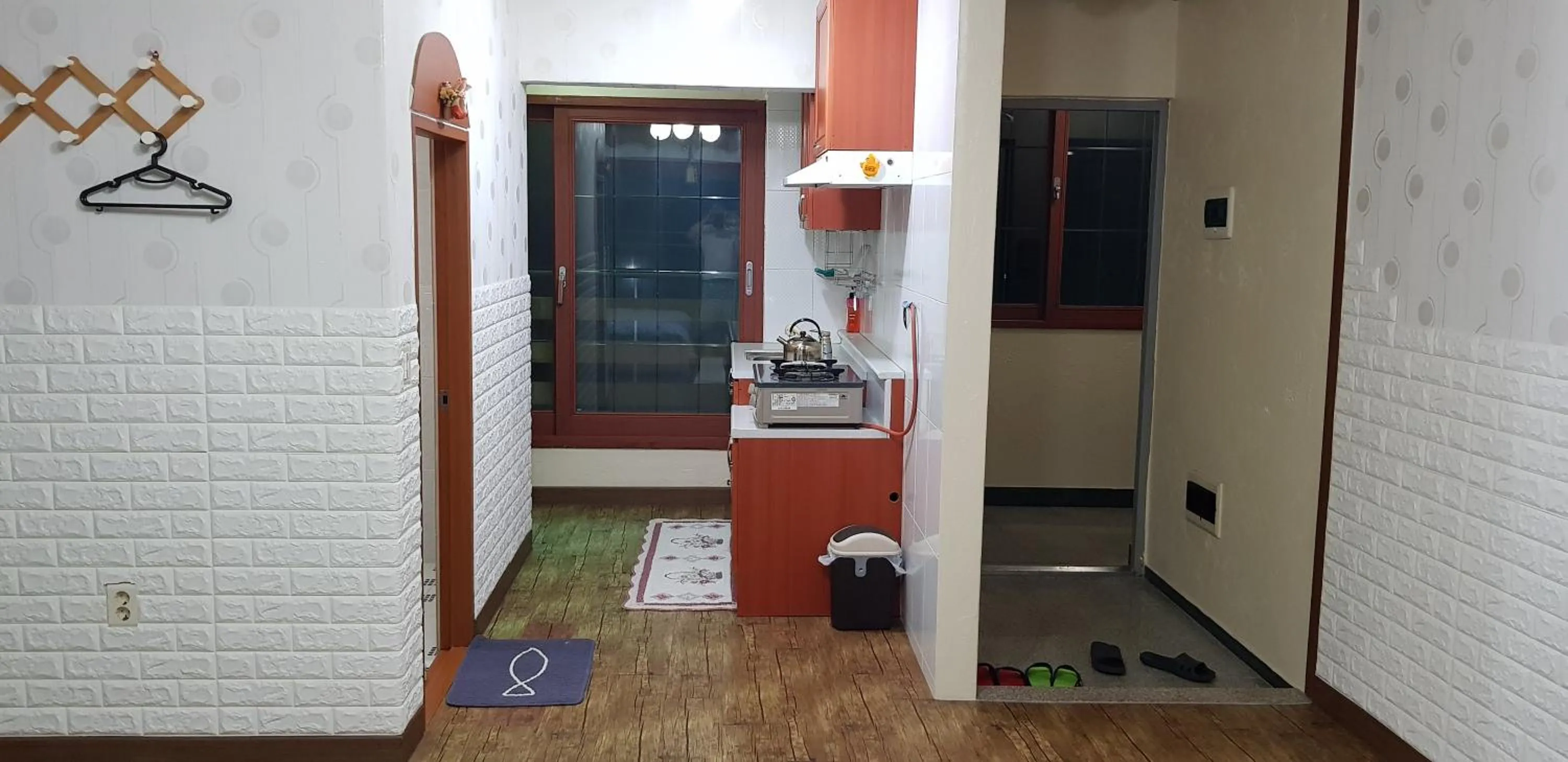 Photo of the whole room in Jun House