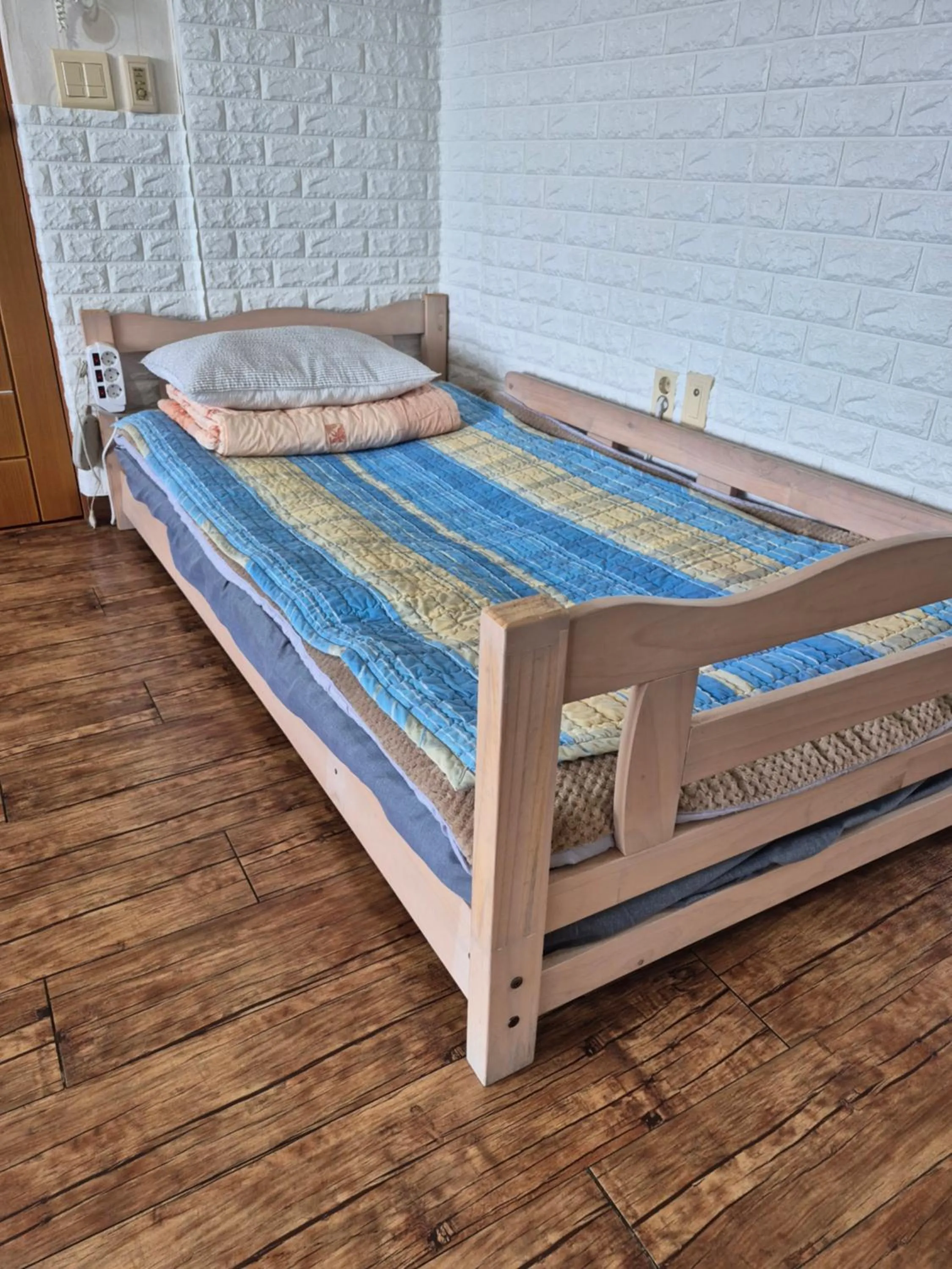 Property building, Bed in Jun House