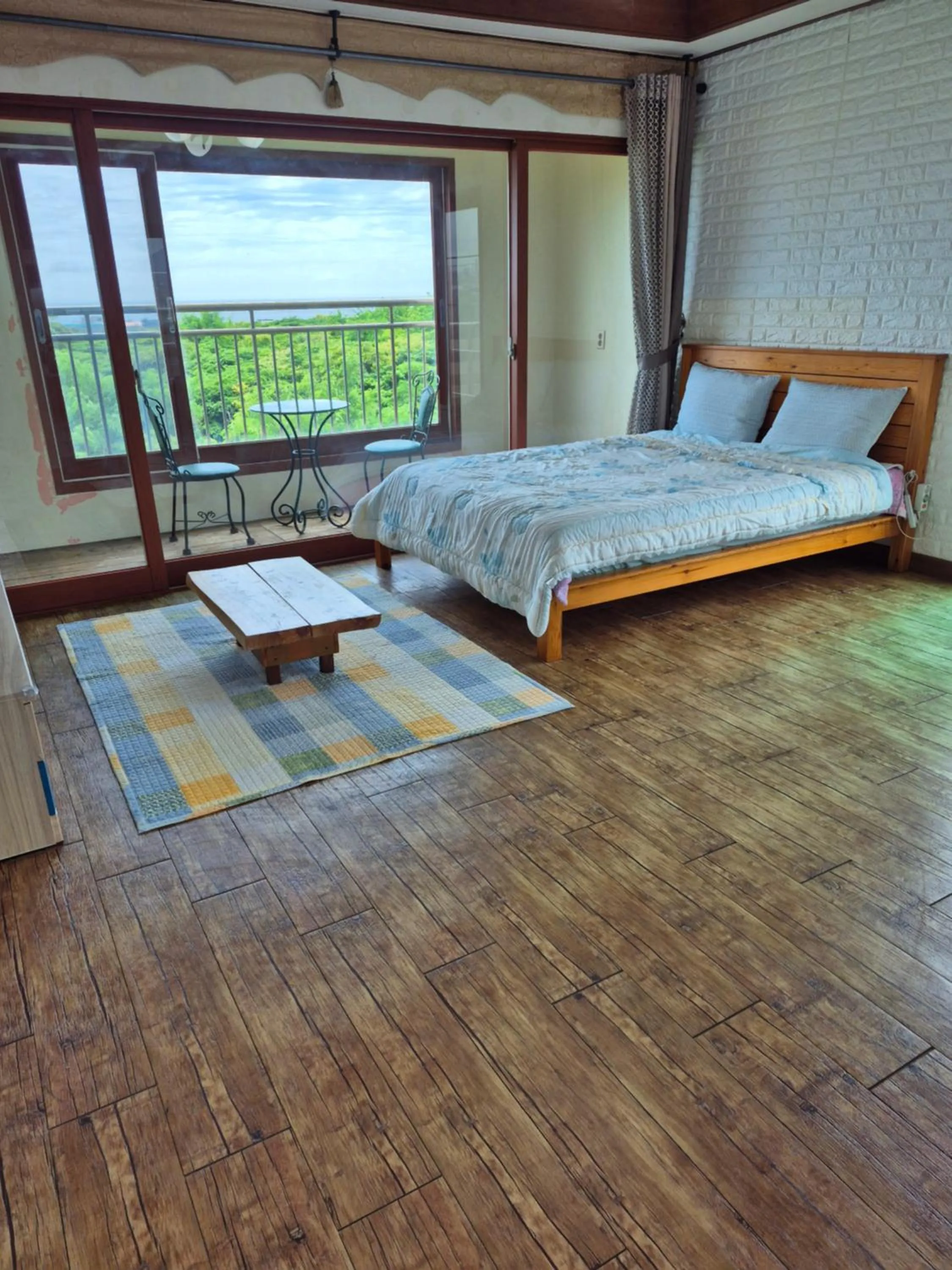 Property building, Bed in Jun House