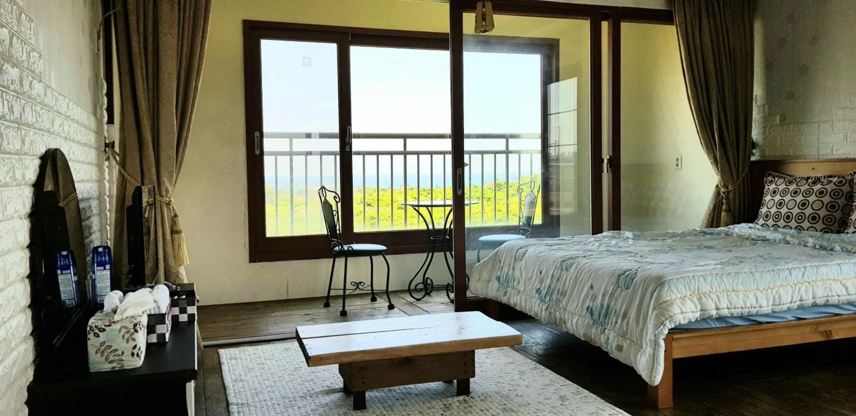 Photo of the whole room, Bed in Jun House