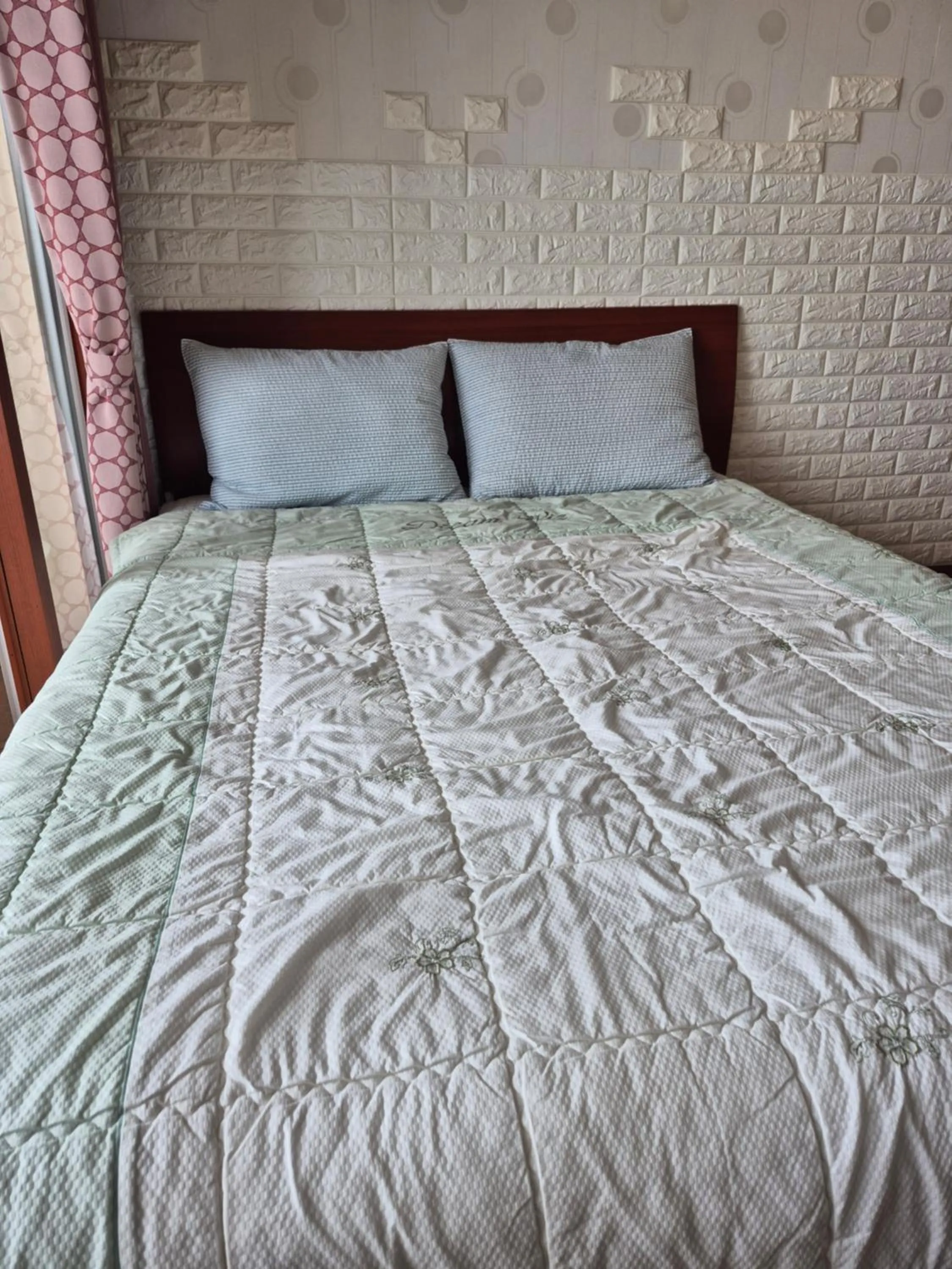 Property building, Bed in Jun House