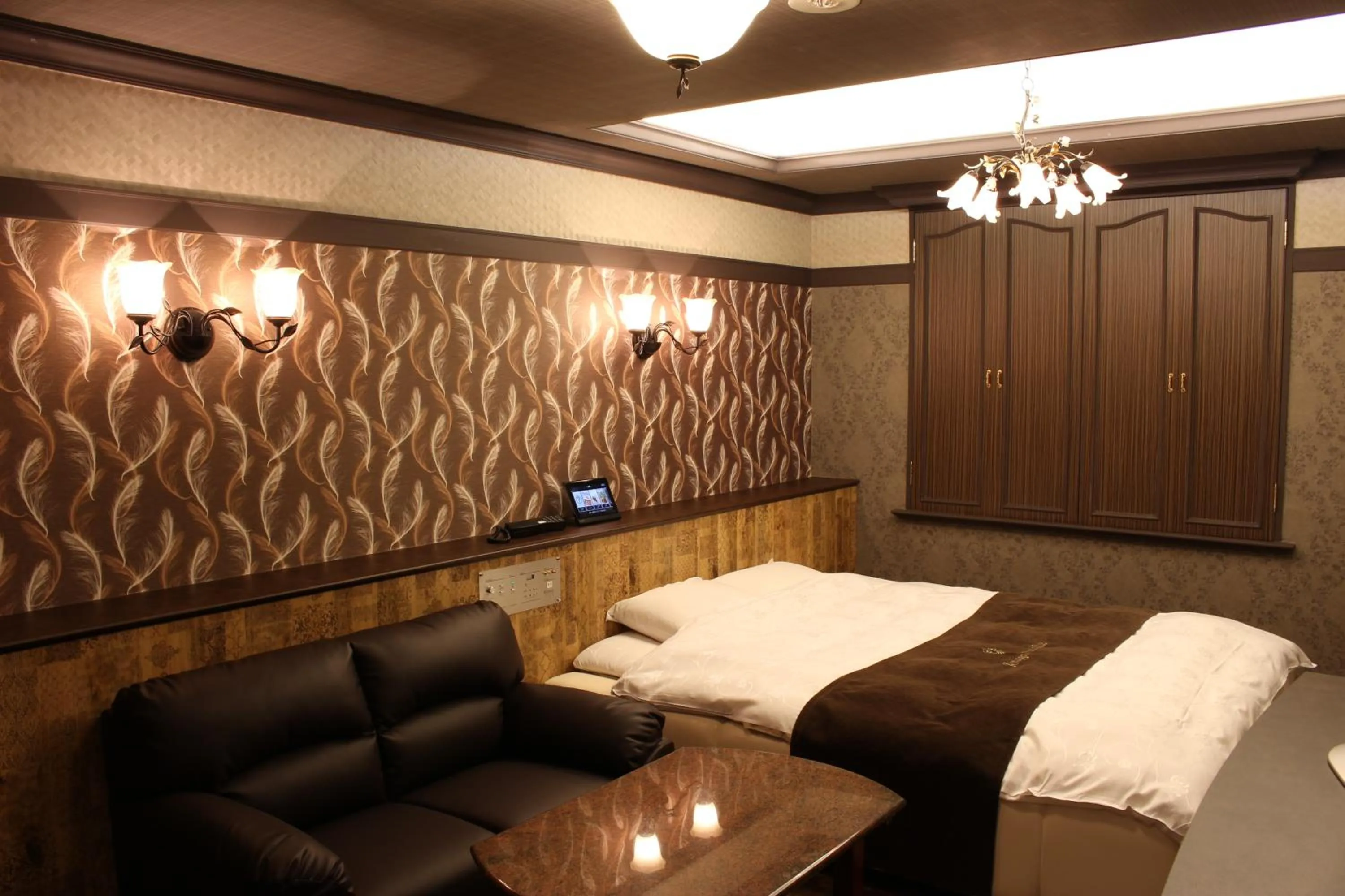 Living room, Bed in ホテル アンジュエトワール 堺 - Adult Only