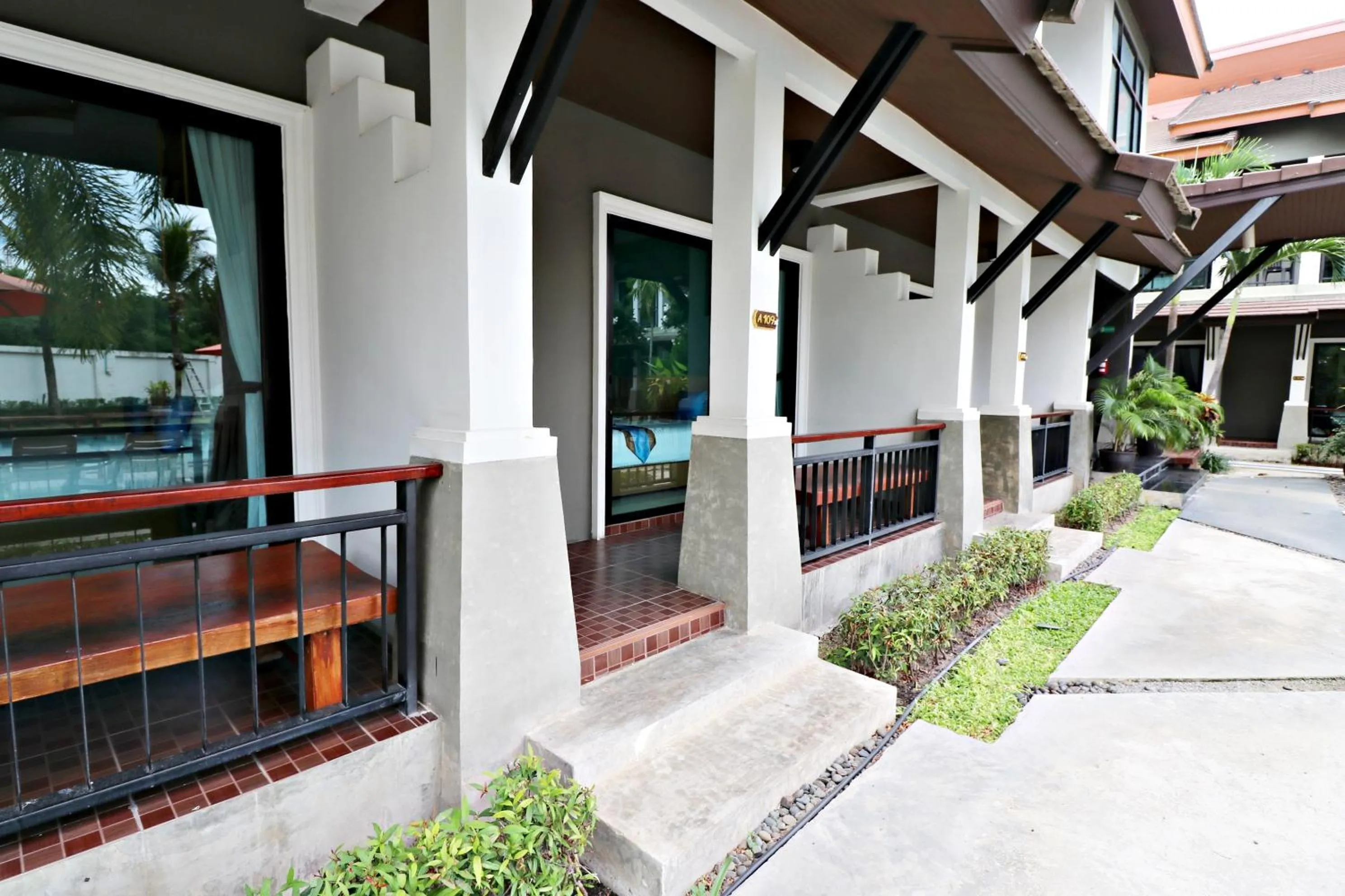 Facade/entrance in P' Private Resort Cha Am