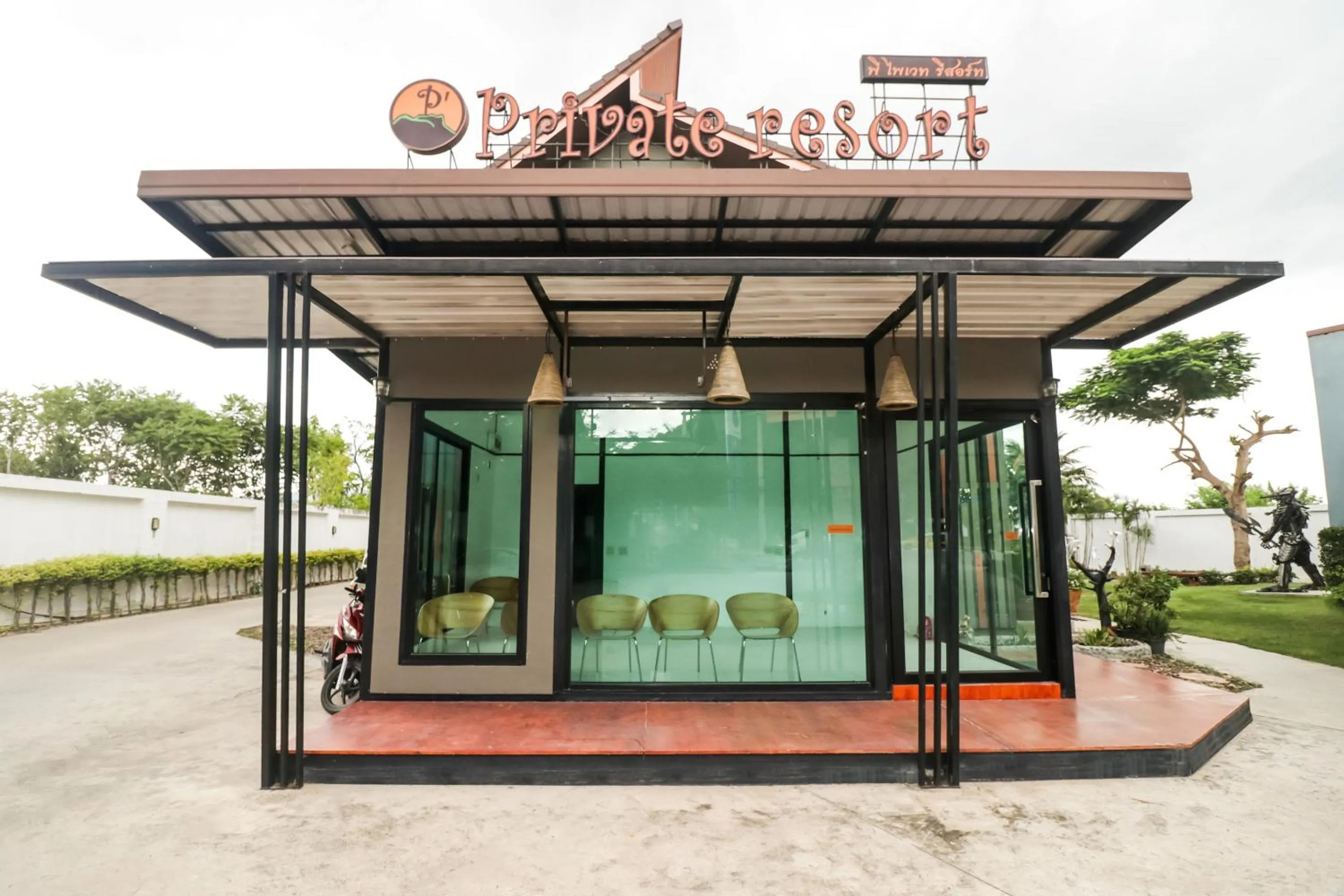Facade/entrance in P' Private Resort Cha Am