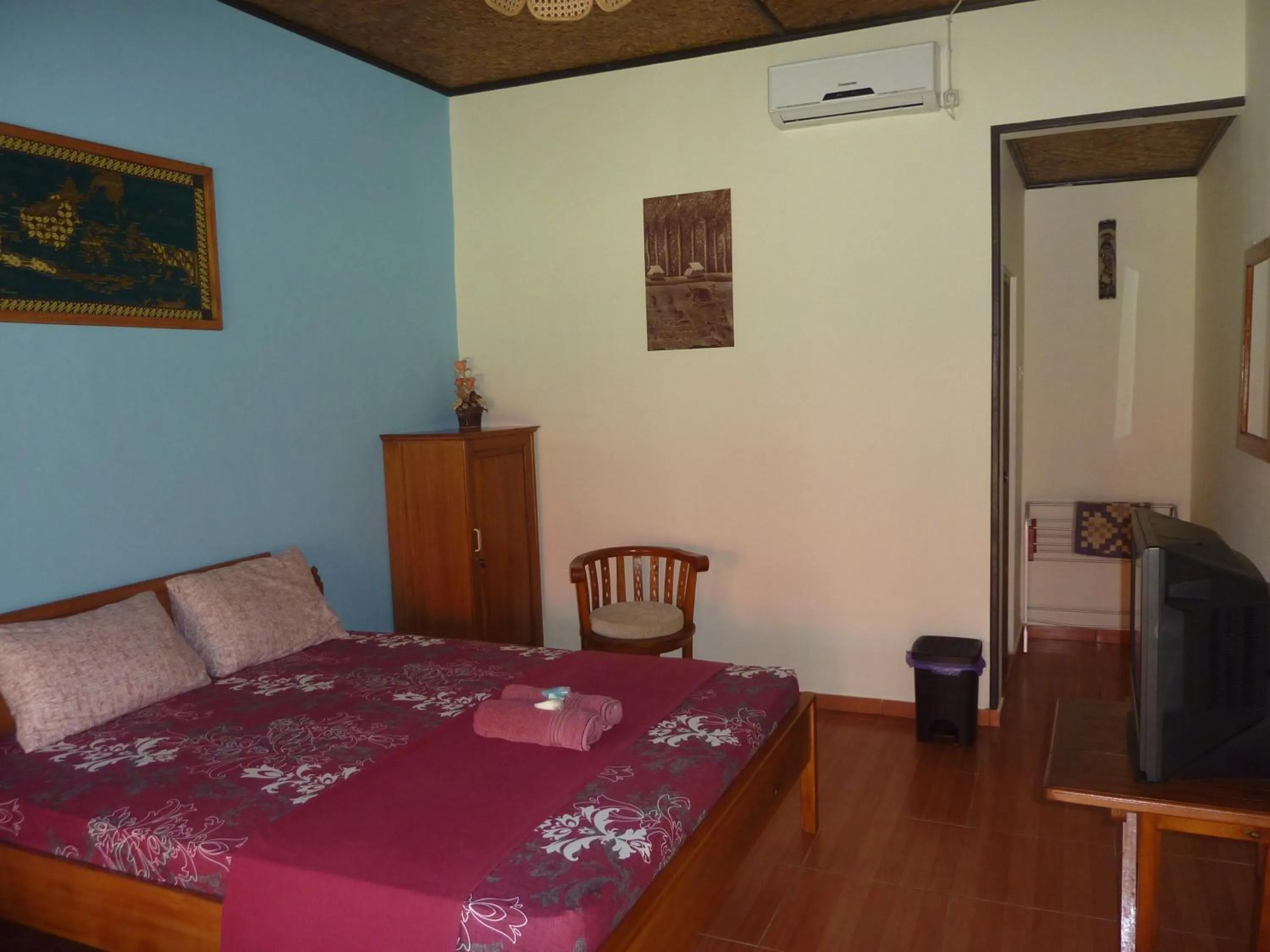 Photo of the whole room, Bed in Java Lagoon
