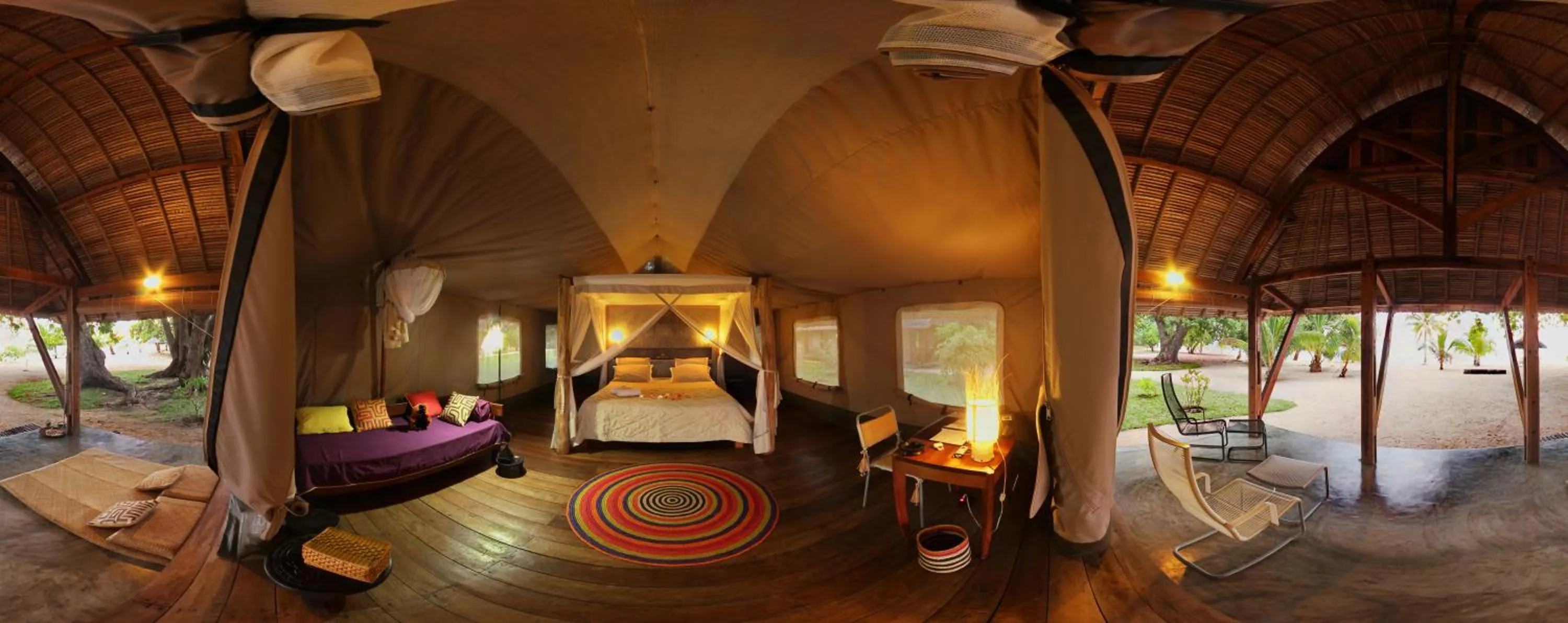 Photo of the whole room, Bed in Eden Lodge