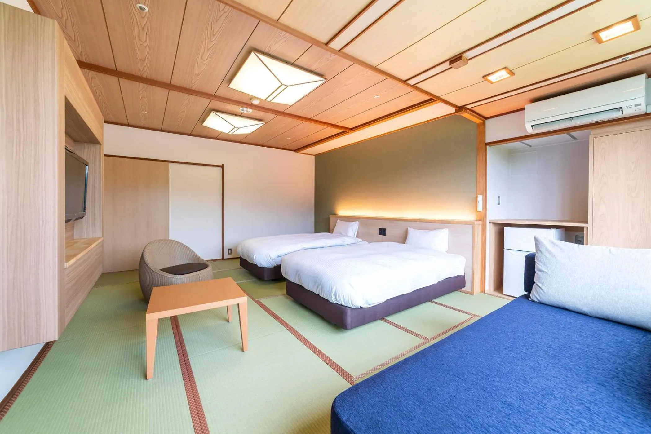 Photo of the whole room, Bed in Ooedo Onsen Monogatari Premium Kinosaki