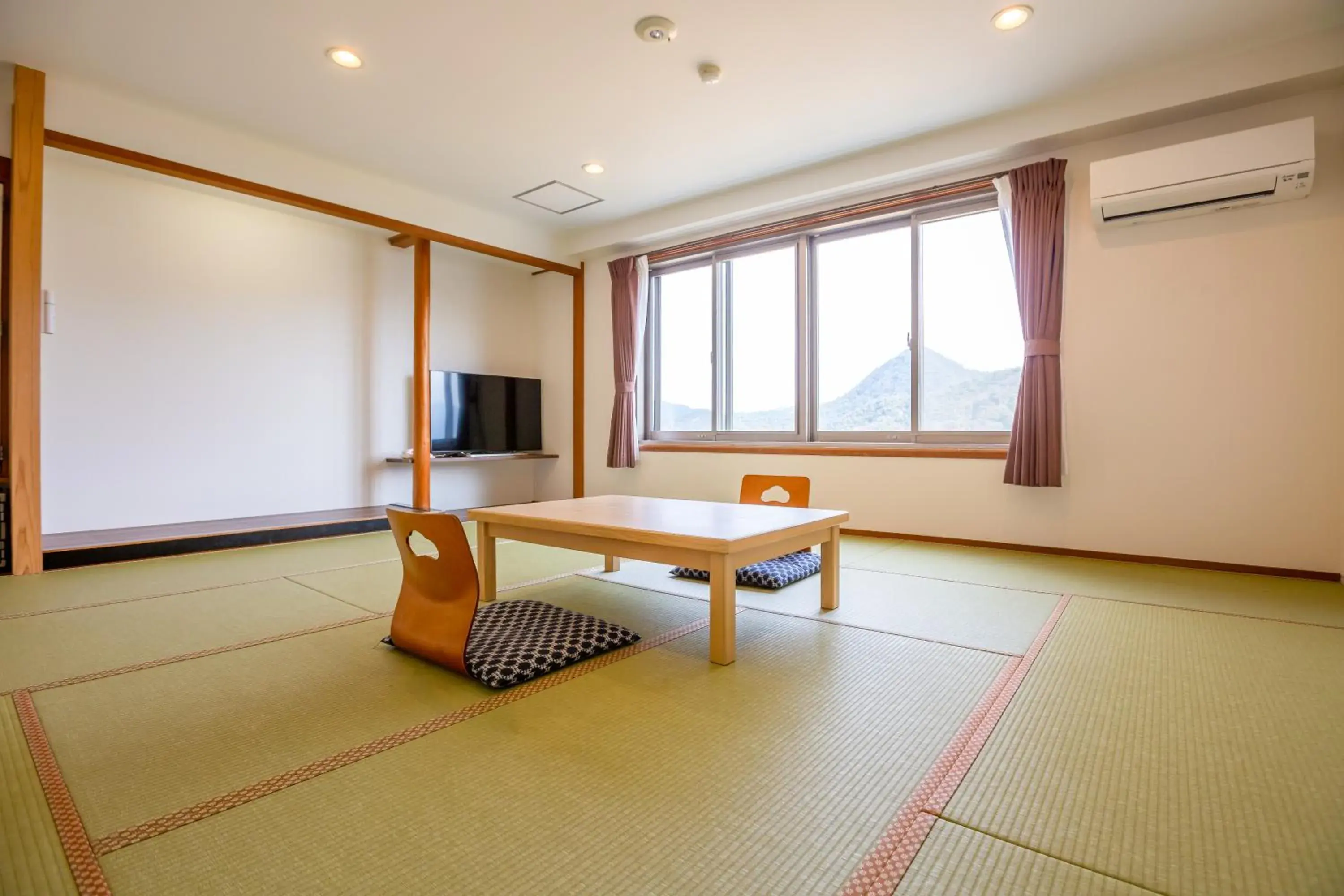 Maisonette - Large Twin Room with Tatami Area with Bathroom - Non-Smoking in Ooedo Onsen Monogatari Premium Kinosaki Maisonette - Large Twin Room with Tatami Area with Bathroom - Non-Smoking in Ooedo Onsen Monogatari Premium Kinosaki