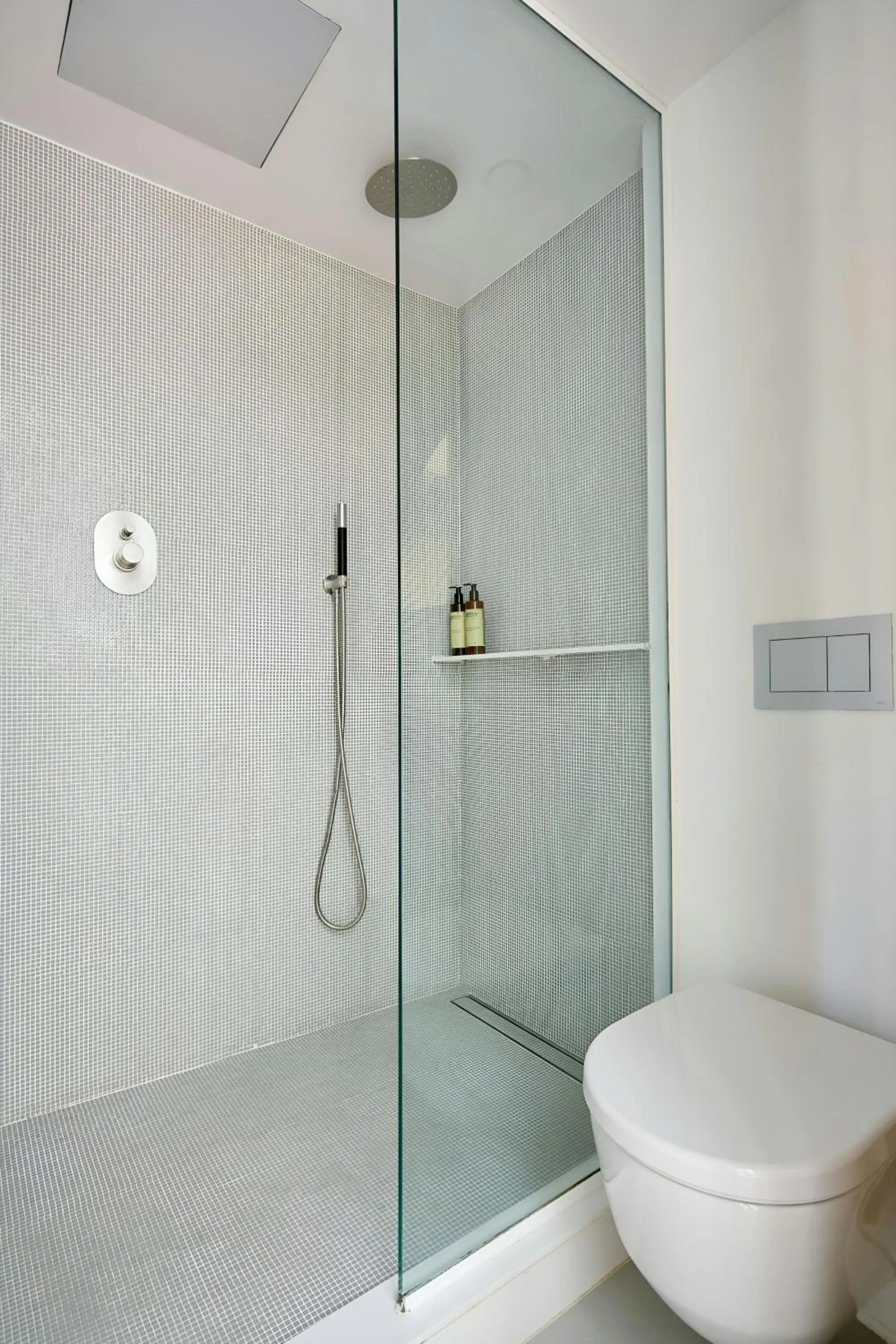 Bathroom in La Casa Del Sol Hotel Gracia District, Sonder by Marriott Bonvoy