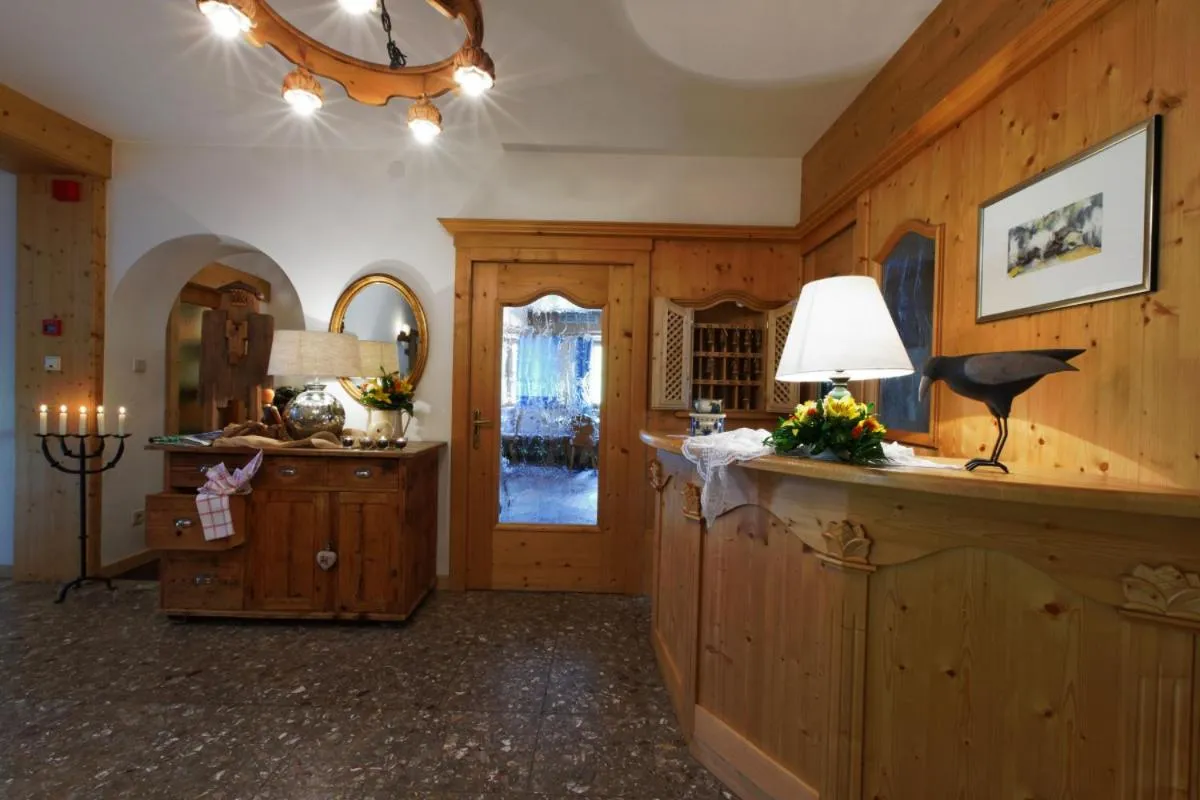 Lobby or reception in Garni Raetia