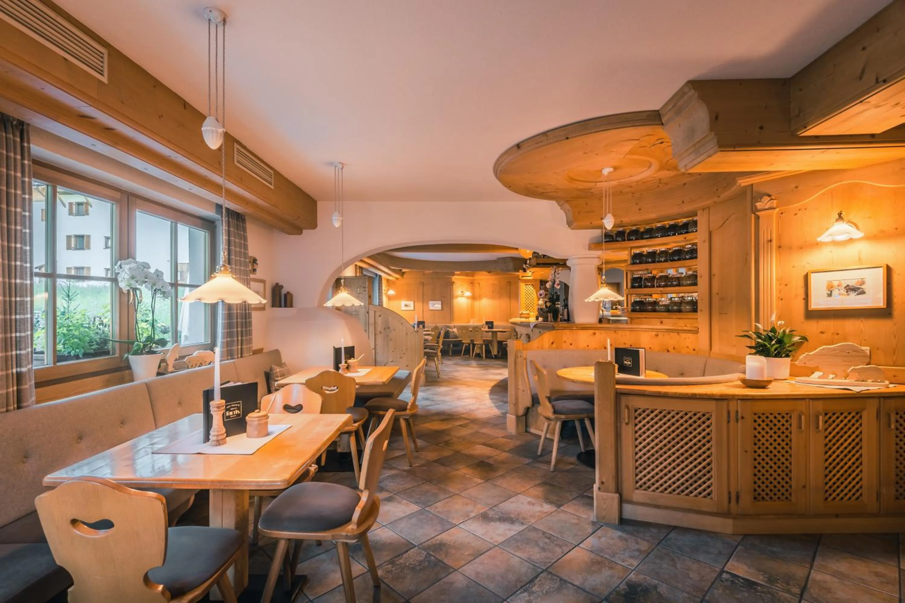 Restaurant/places to eat in Garni Raetia