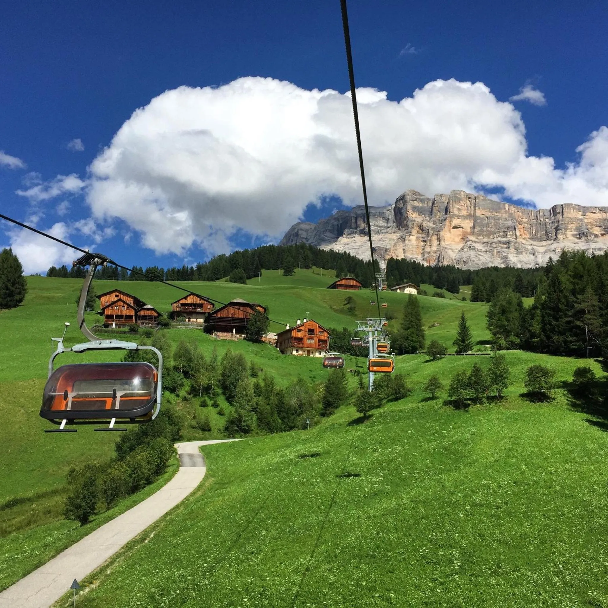 Hiking in Garni Raetia
