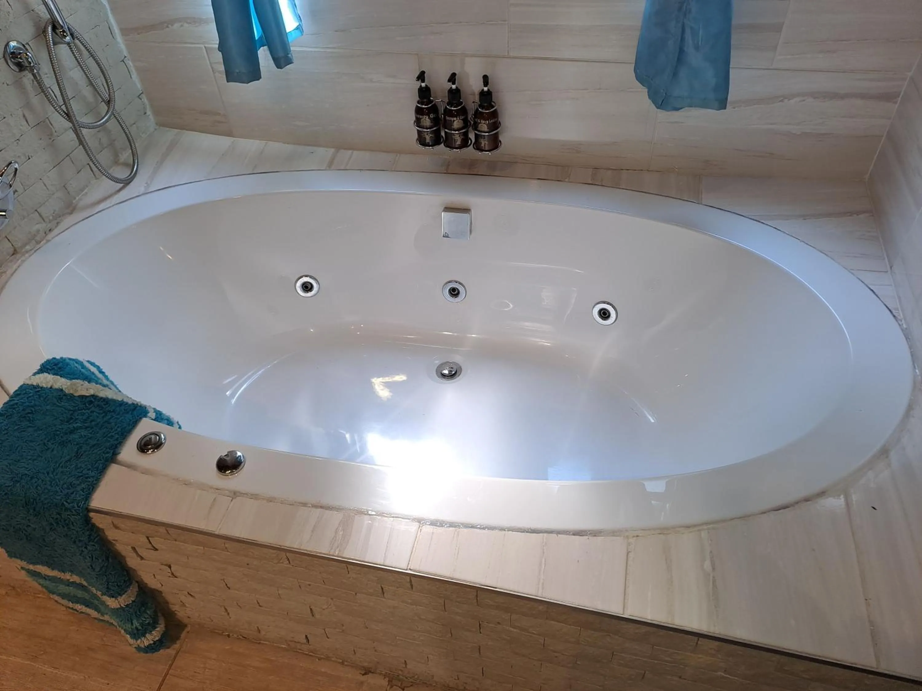 Hot Tub in Belle Vue Guesthouse